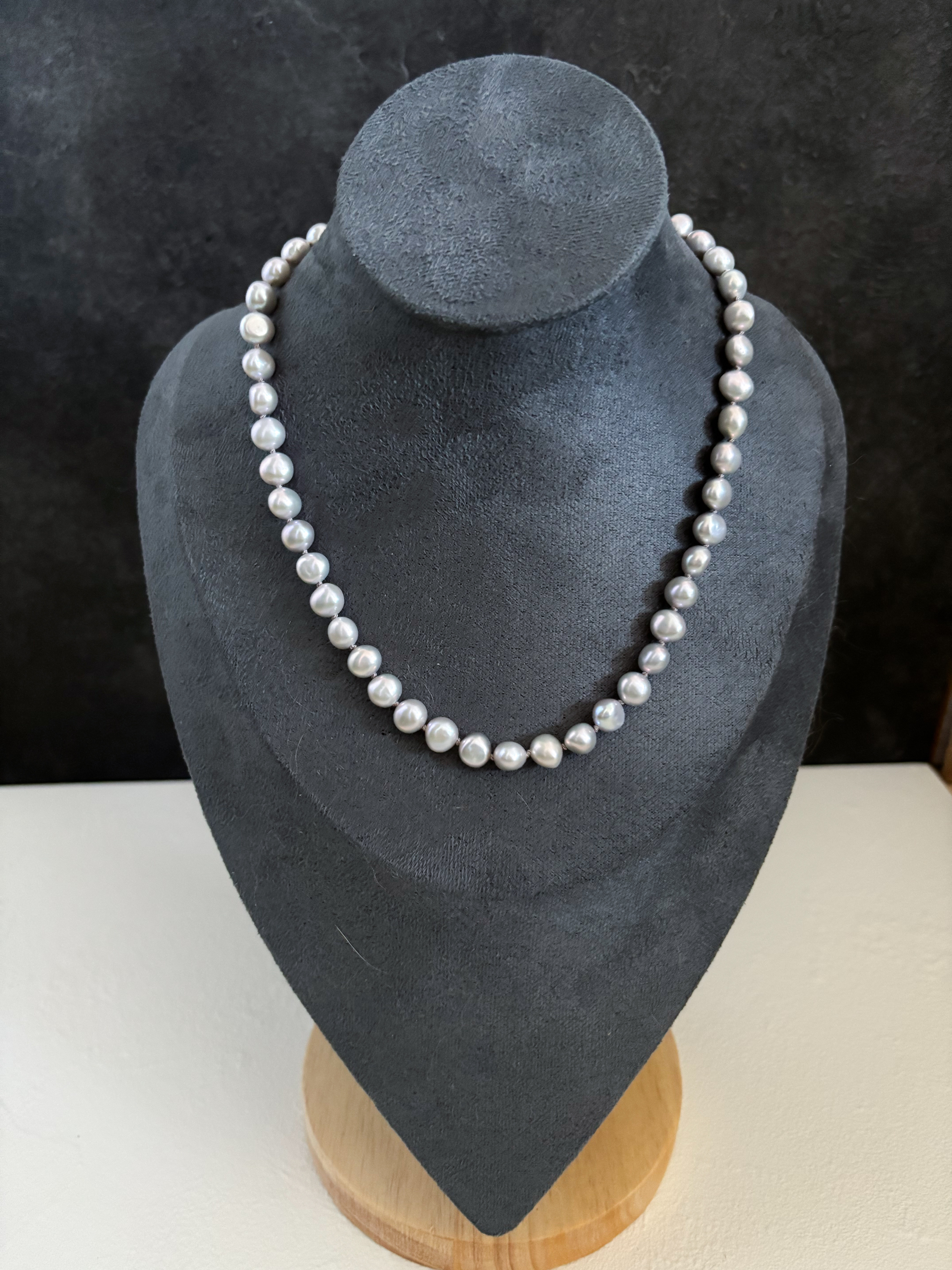 グレー淡水バロックパール　ネックレス　オールノット　14kgf 42cm