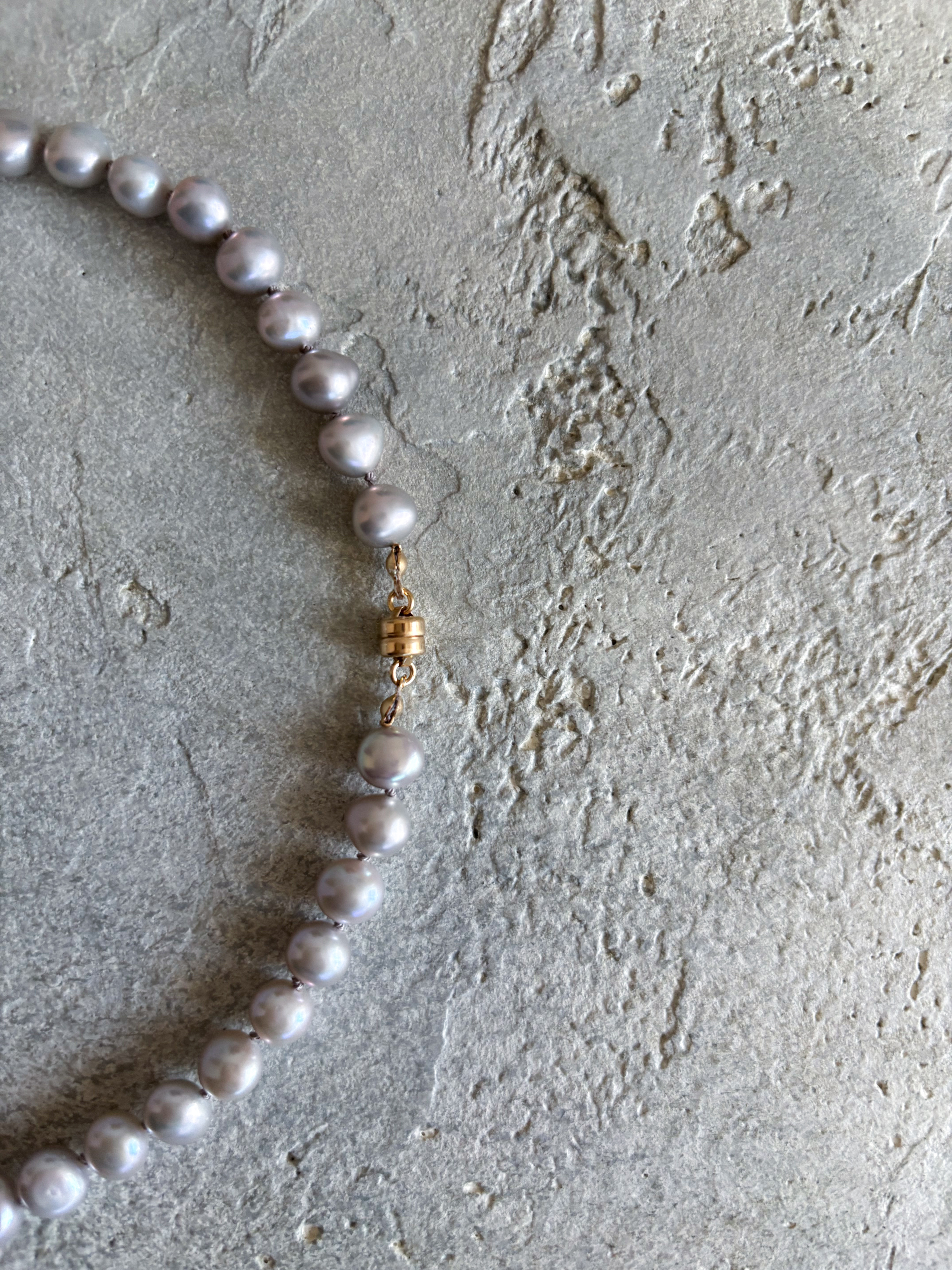 グレー淡水バロックパール　ネックレス　オールノット　14kgf 42cm