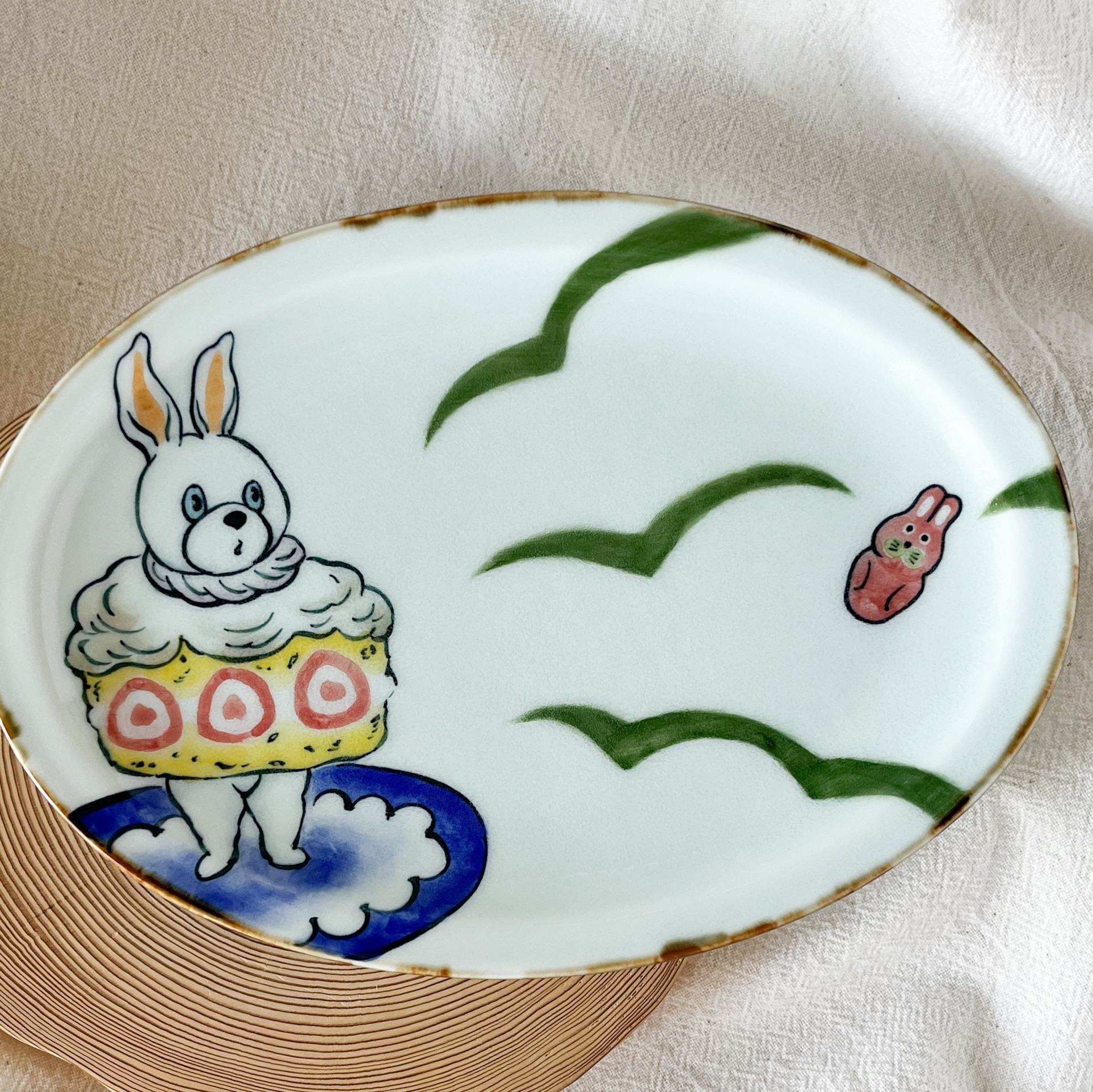 チコロット❤️すべて手描き❤️染付け❤️洋食屋さんにありそうなレトロ感❤️重め❤️だ円皿❤️うさぎ