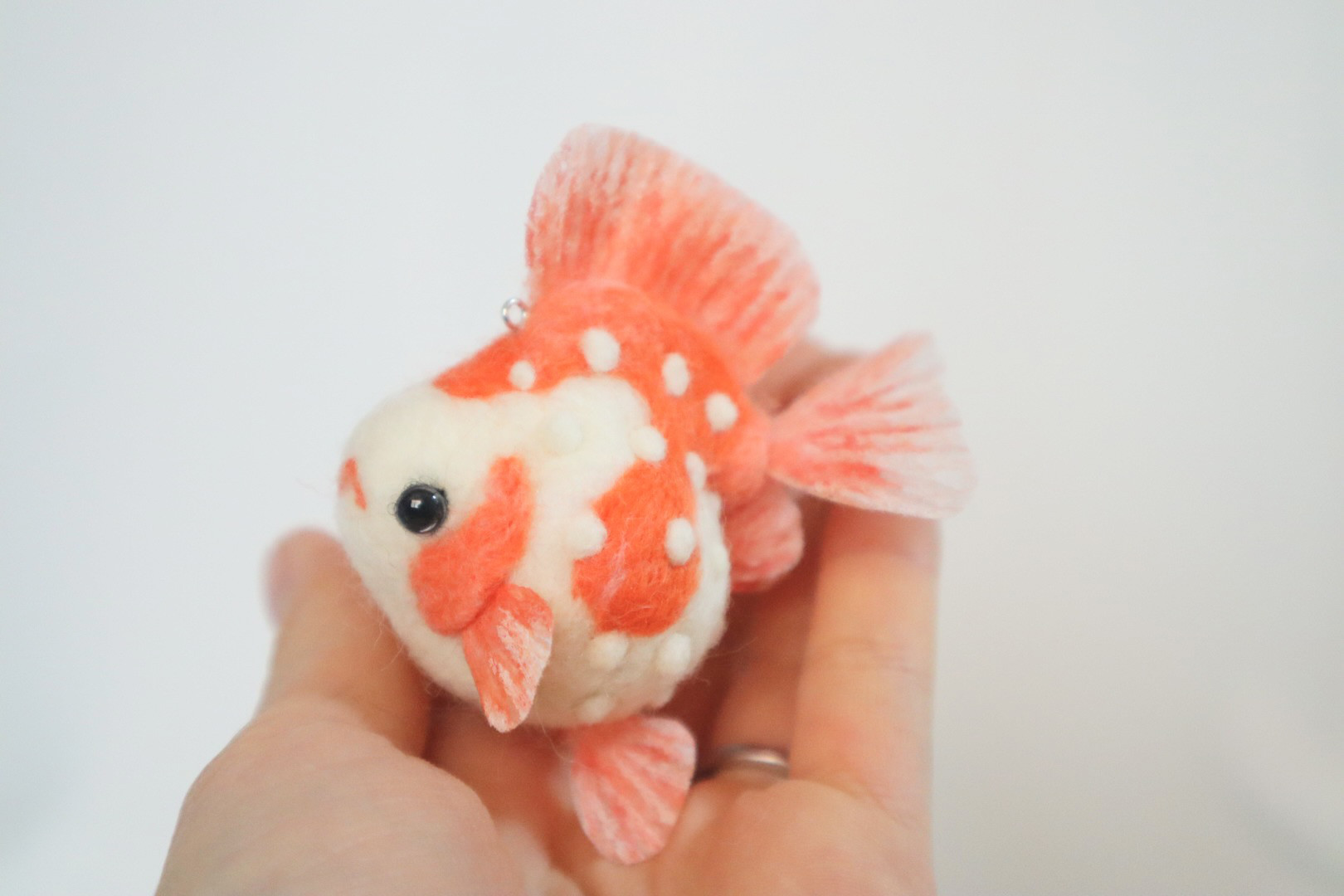 たゆたう羊毛金魚-更紗ピンポン- 金魚　羊毛フェルト　アクアリウム　透明　バレンタインデー