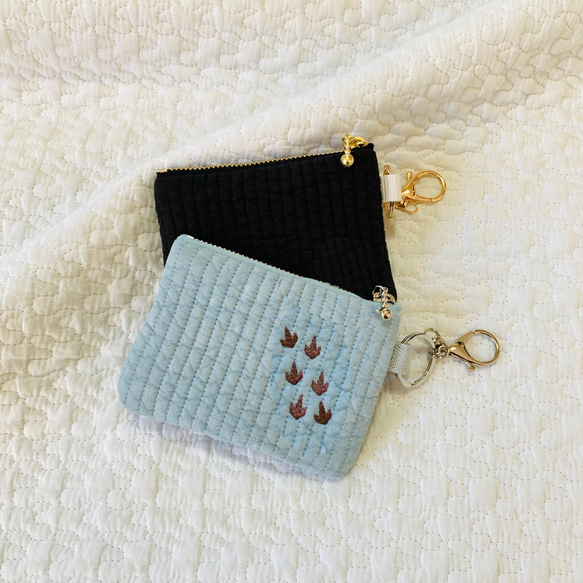 おとぼけだいなそー+足跡　選べるコインケース　H9W12.5 ヌビ　ミニポーチ　恐竜ベイビー　恐竜　オリジナル　刺繍 2枚目の画像