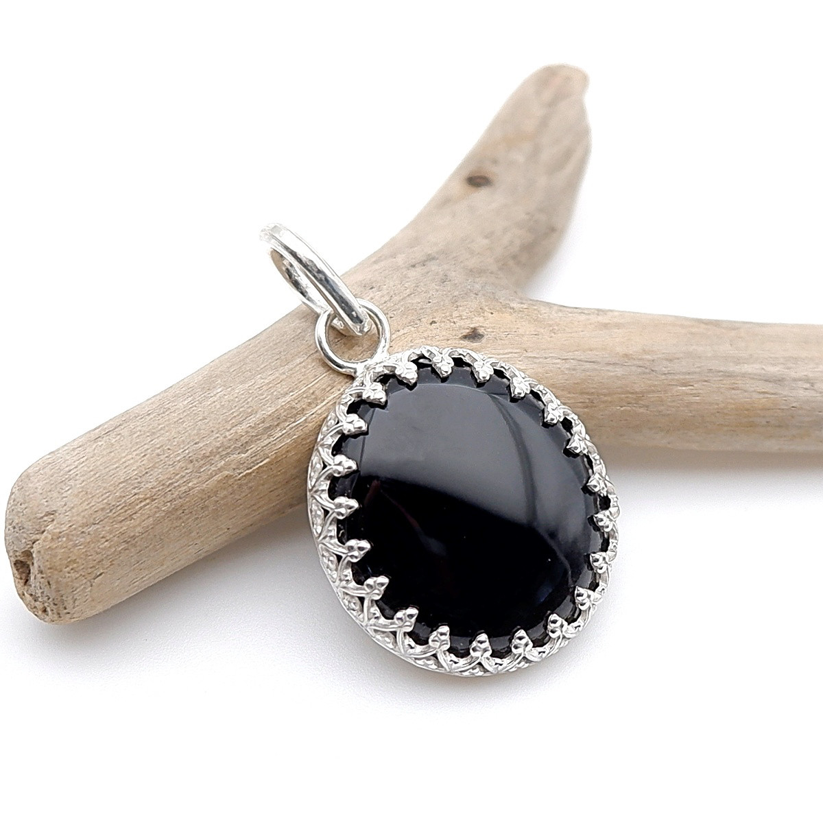 十勝石の飾り枠ペンダント 北海道 士幌町産　天然石アクセサリー　一点物　macari