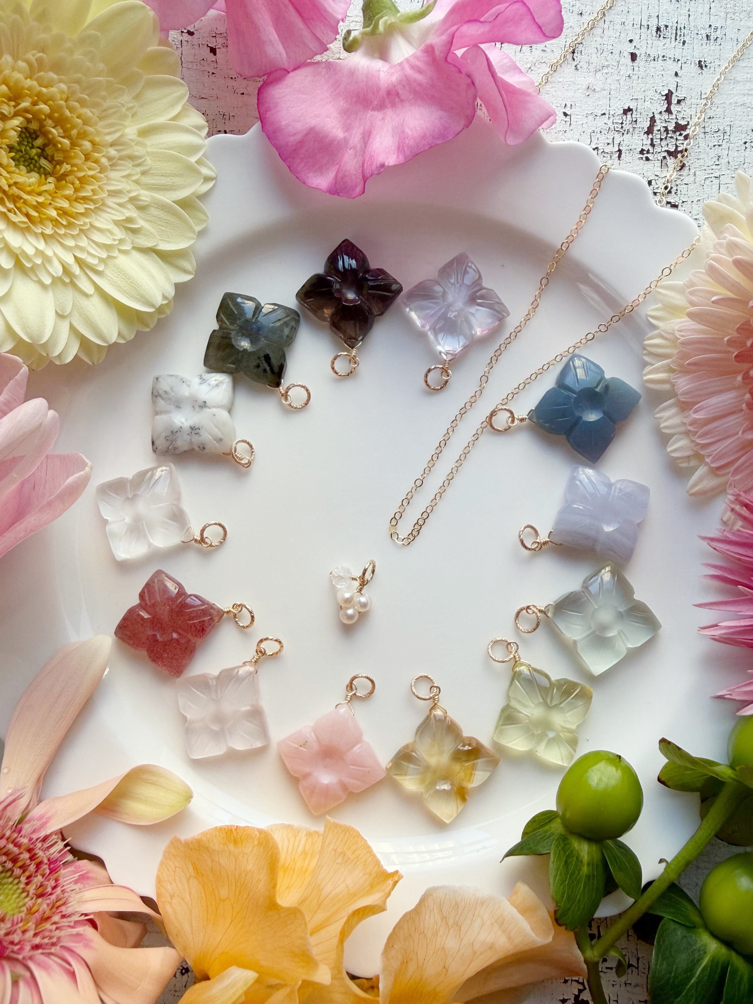 【選べる天然石】14KGF カランコエカットストーン 淡水パール×水晶 ネックレスチャーム2点セット