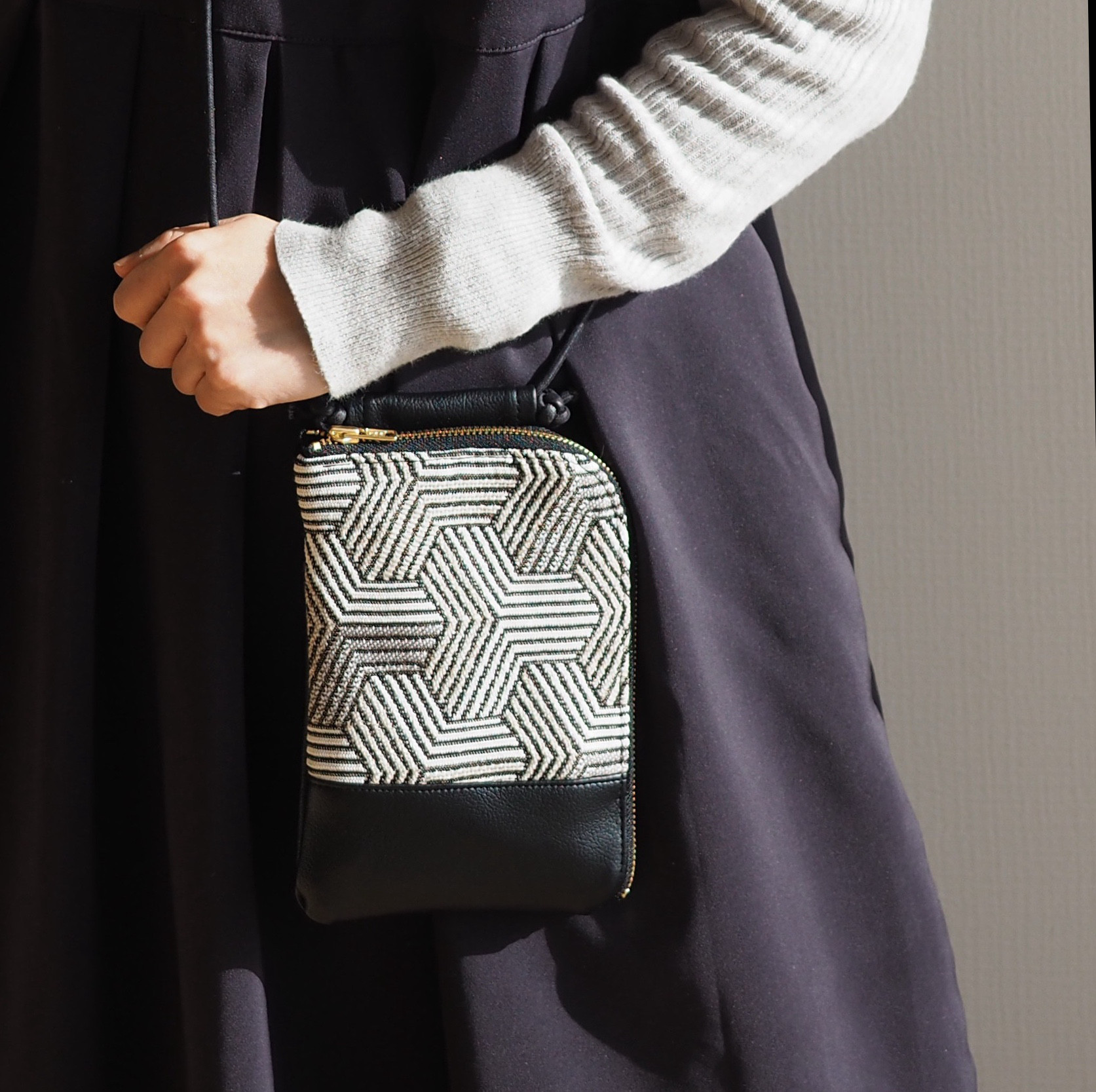 一目惚れフランス生地のお財布にもなるスマホショルダー/ギフトにも