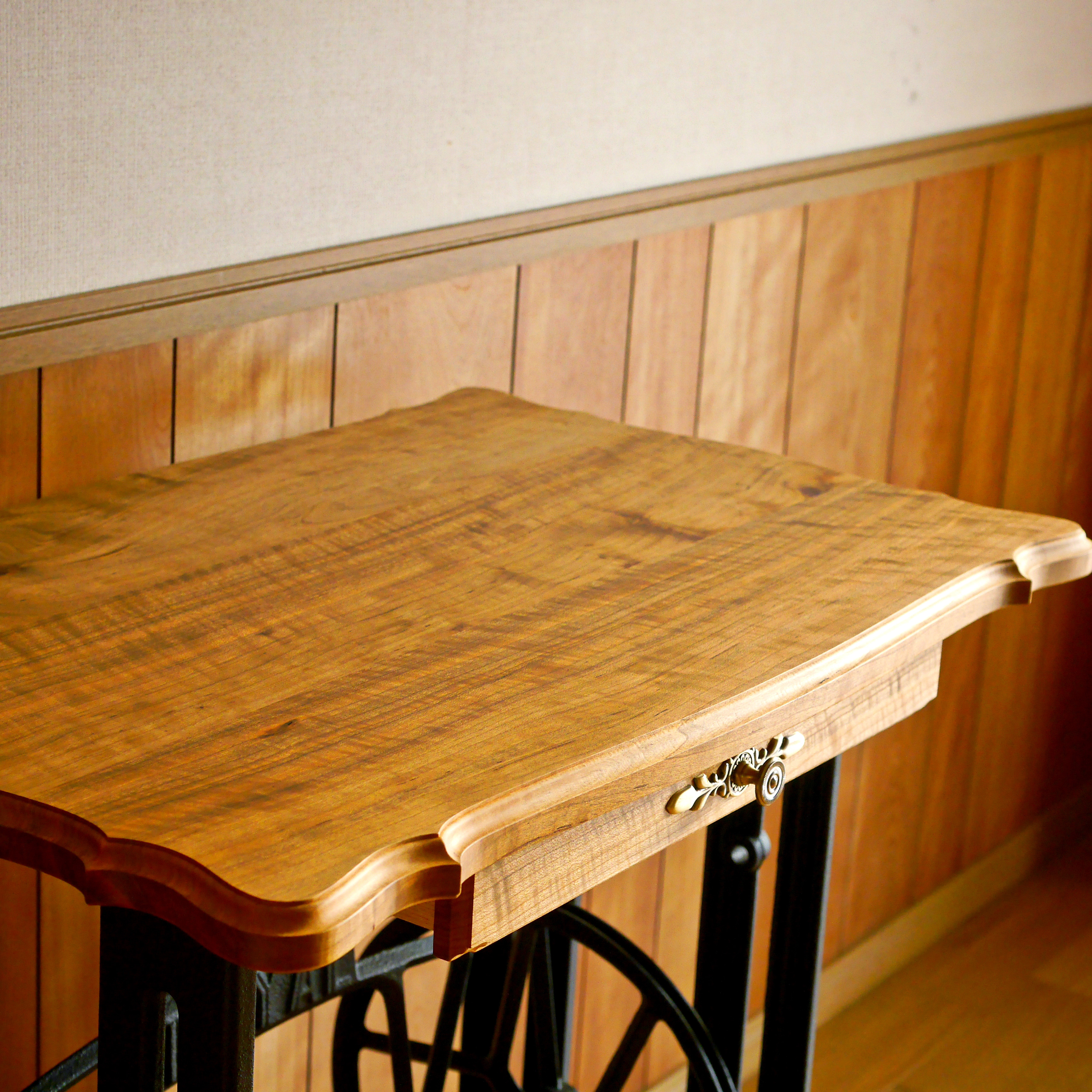 ミシン脚テーブル