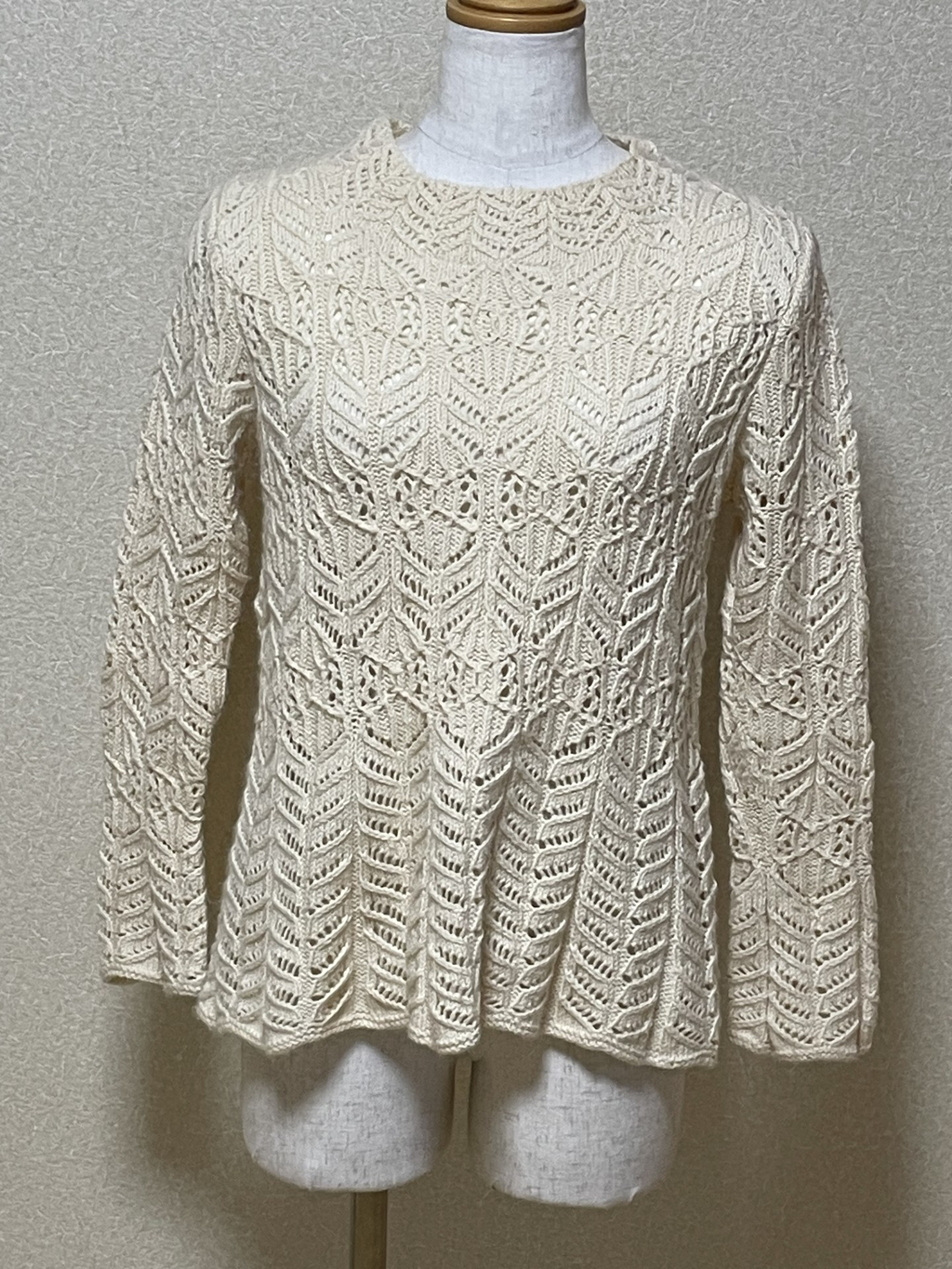 一点もの 手編み透かし編みニットトップス｜生成り・リーフ柄・春に軽やかナチュラルセーター