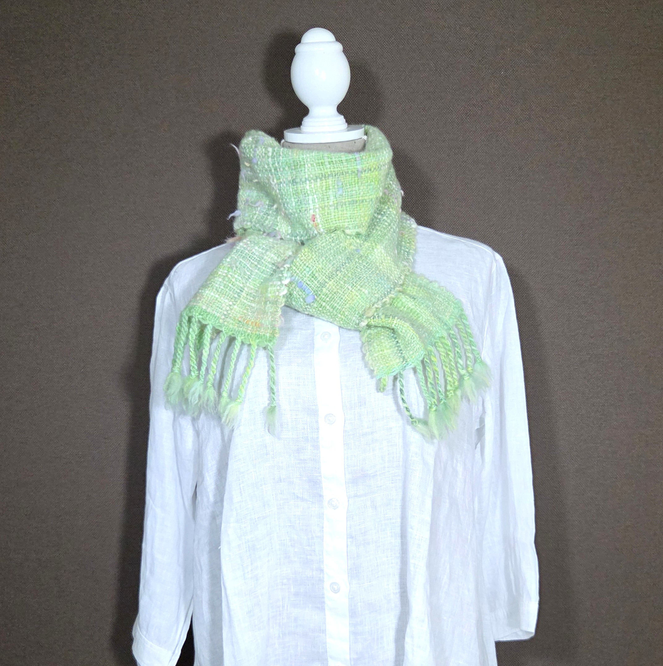 手紡ぎ手織り　しっかりほっこり温かいマフラー　作品26011