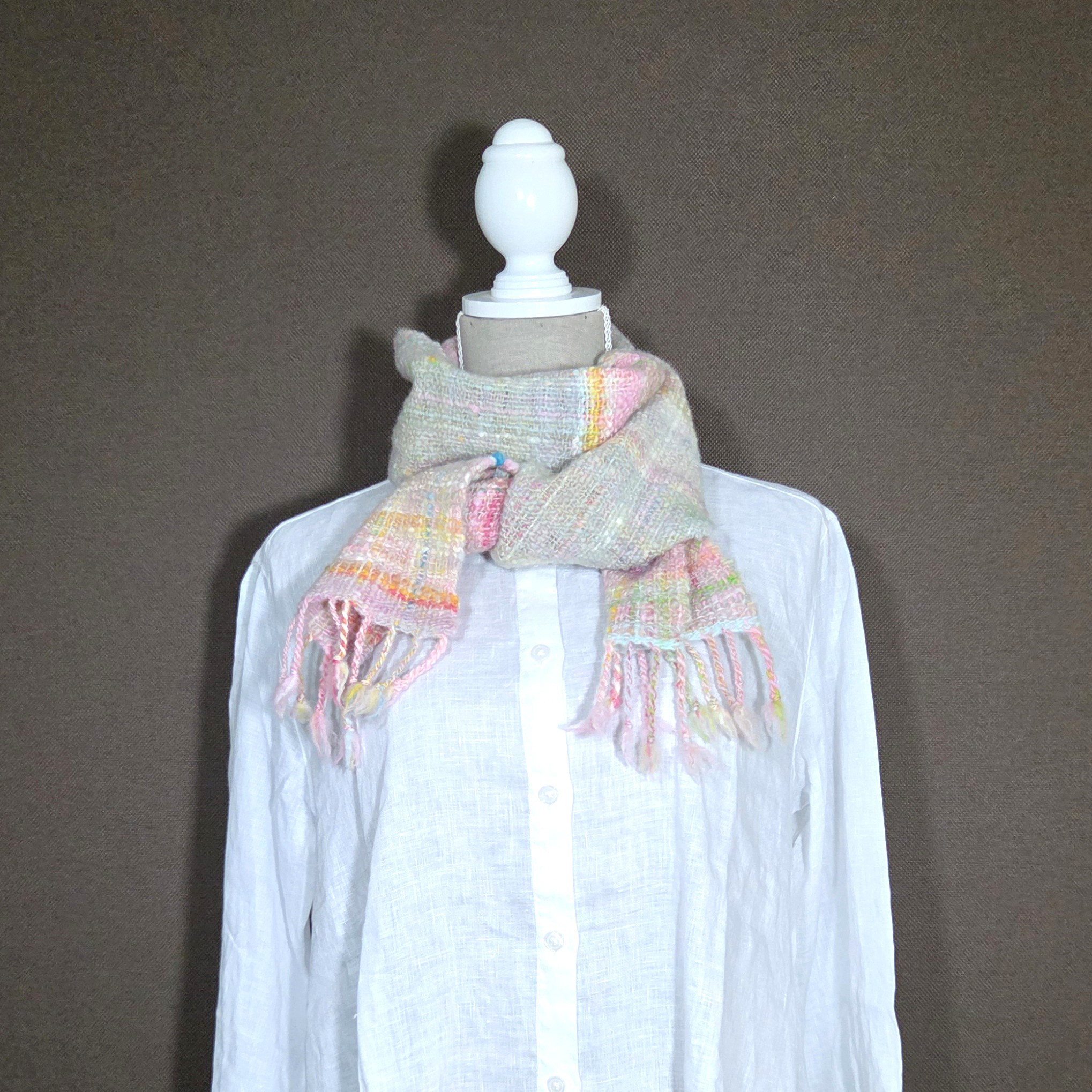 手紡ぎ手織り　しっかりほっこり温かいマフラー　作品26006