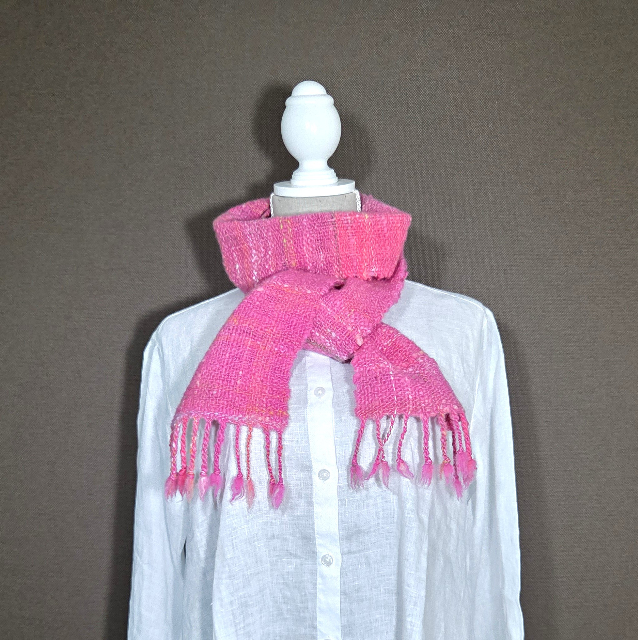 手紡ぎ手織り　しっかりほっこり温かいマフラー　作品26005