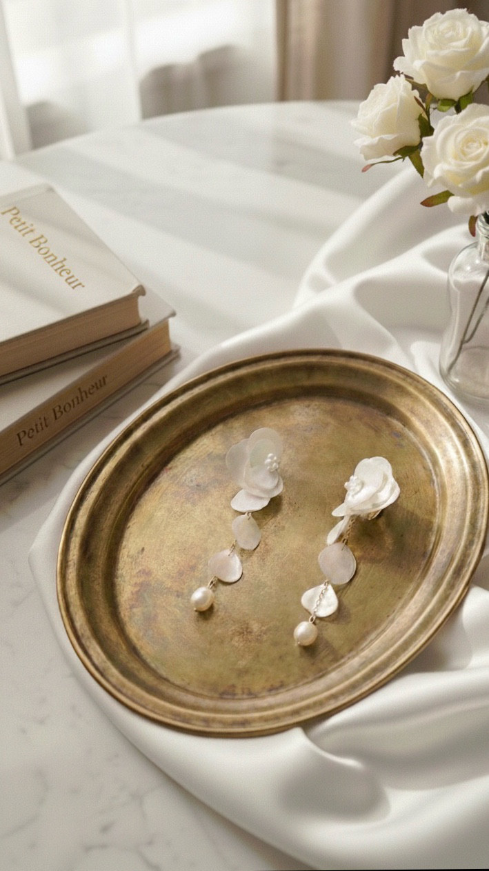 【受注生産】花びらを纏う紫陽花ピアス