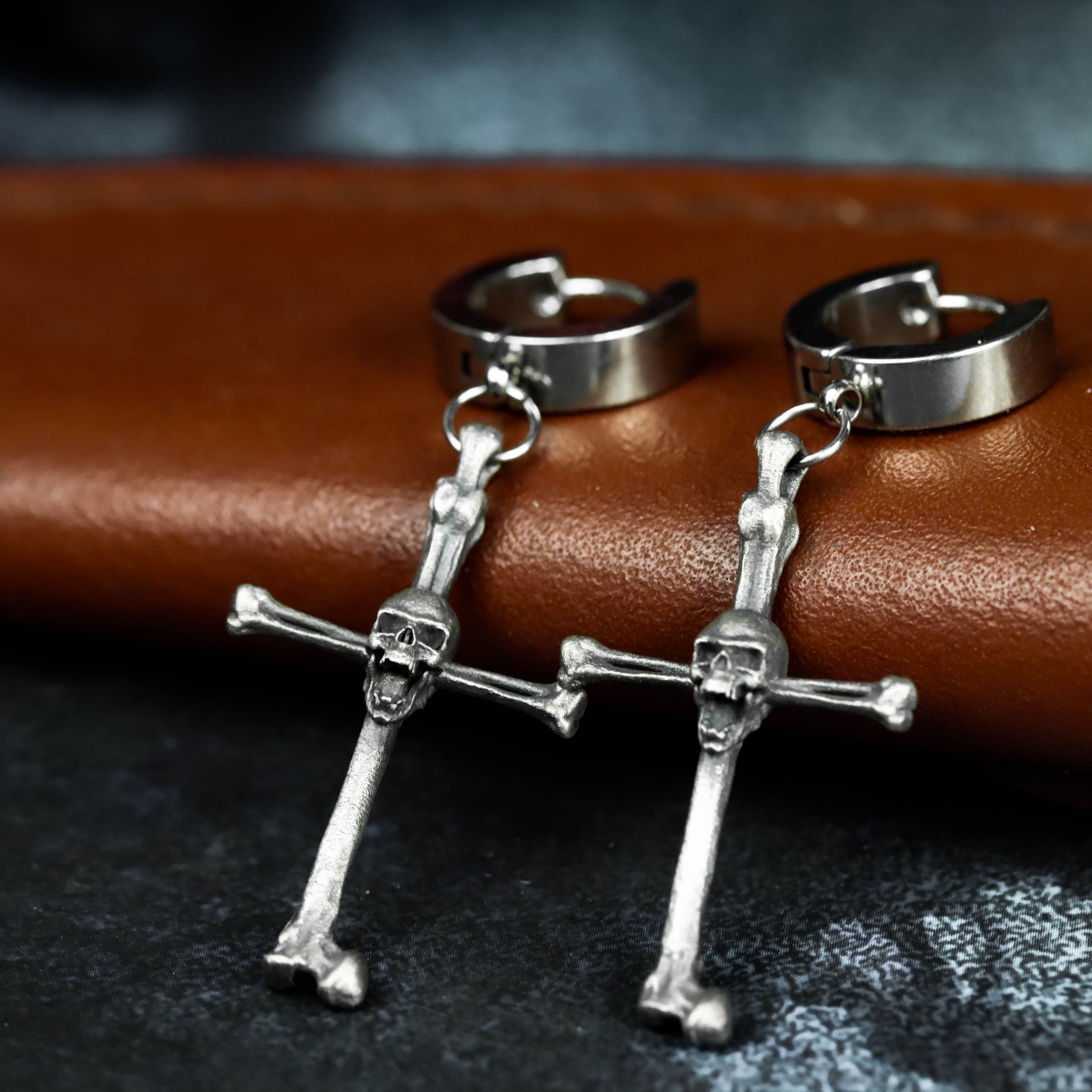 スパインクロスイヤリング - 925シルバーの骨構造デザイン