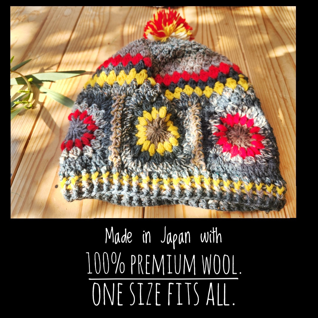 ※送料無料※グラニースクエア※手編み※ニット帽子※ニュアンス※チャコールグレー&赤イエロー※日本製高級毛糸※フリーサイズ