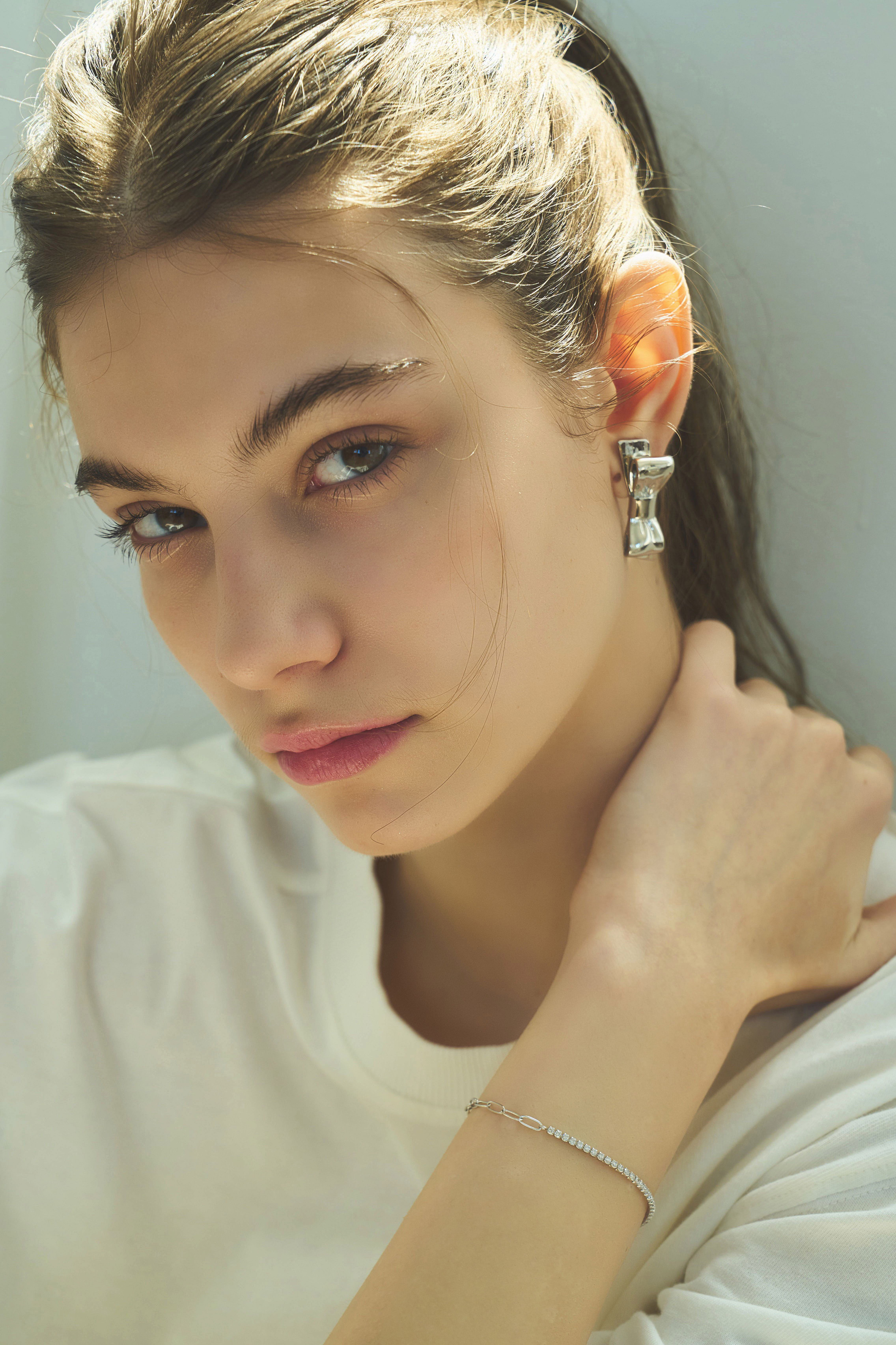 華やかな輝きに心ときめいて。KOI シルバー925製ハーフテニスブレスレット