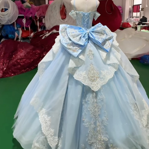 カラードレス 柔らかいブルー オフショルダー キラキラ バックリボン