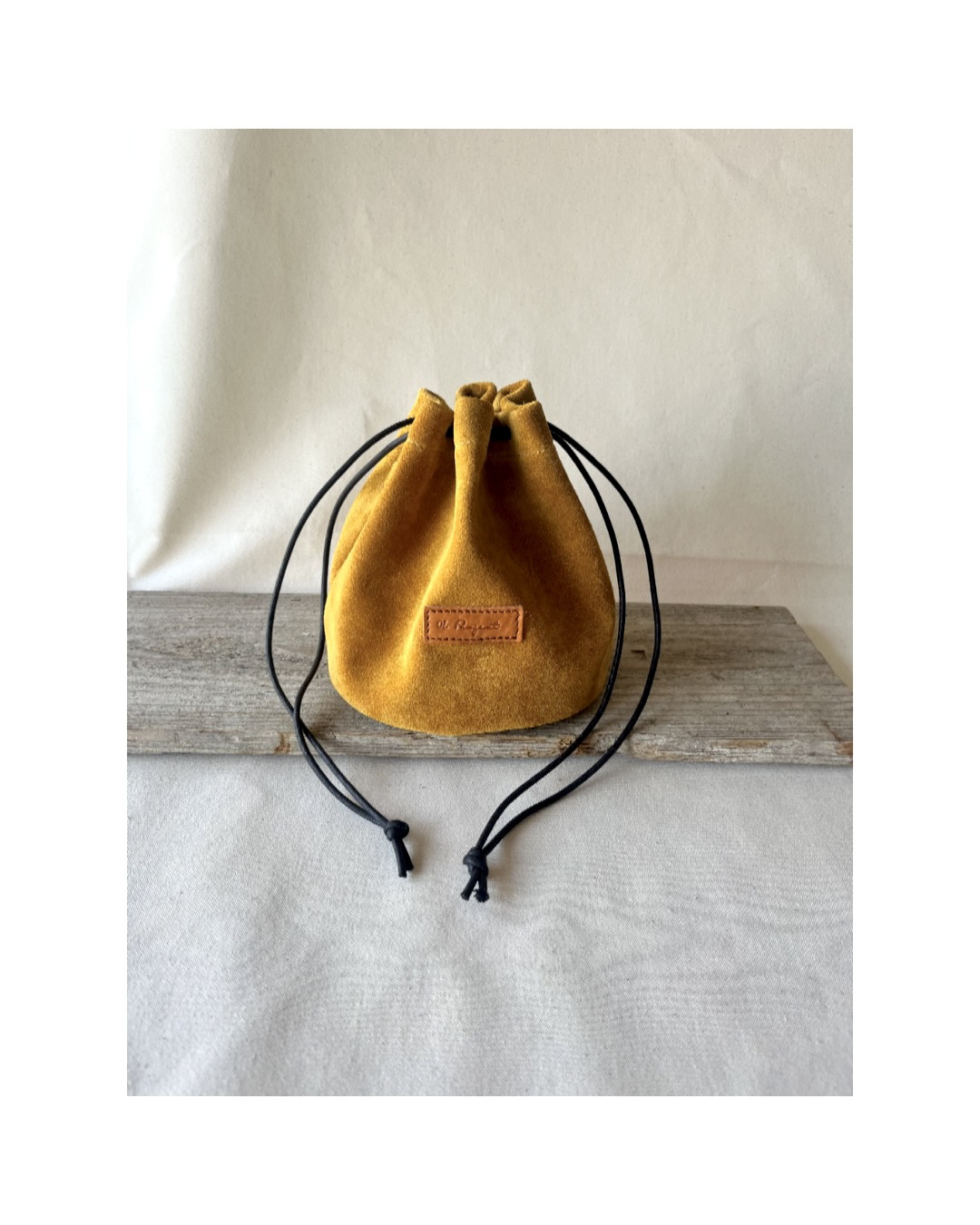 レザー巾着ポーチ　Mサイズ