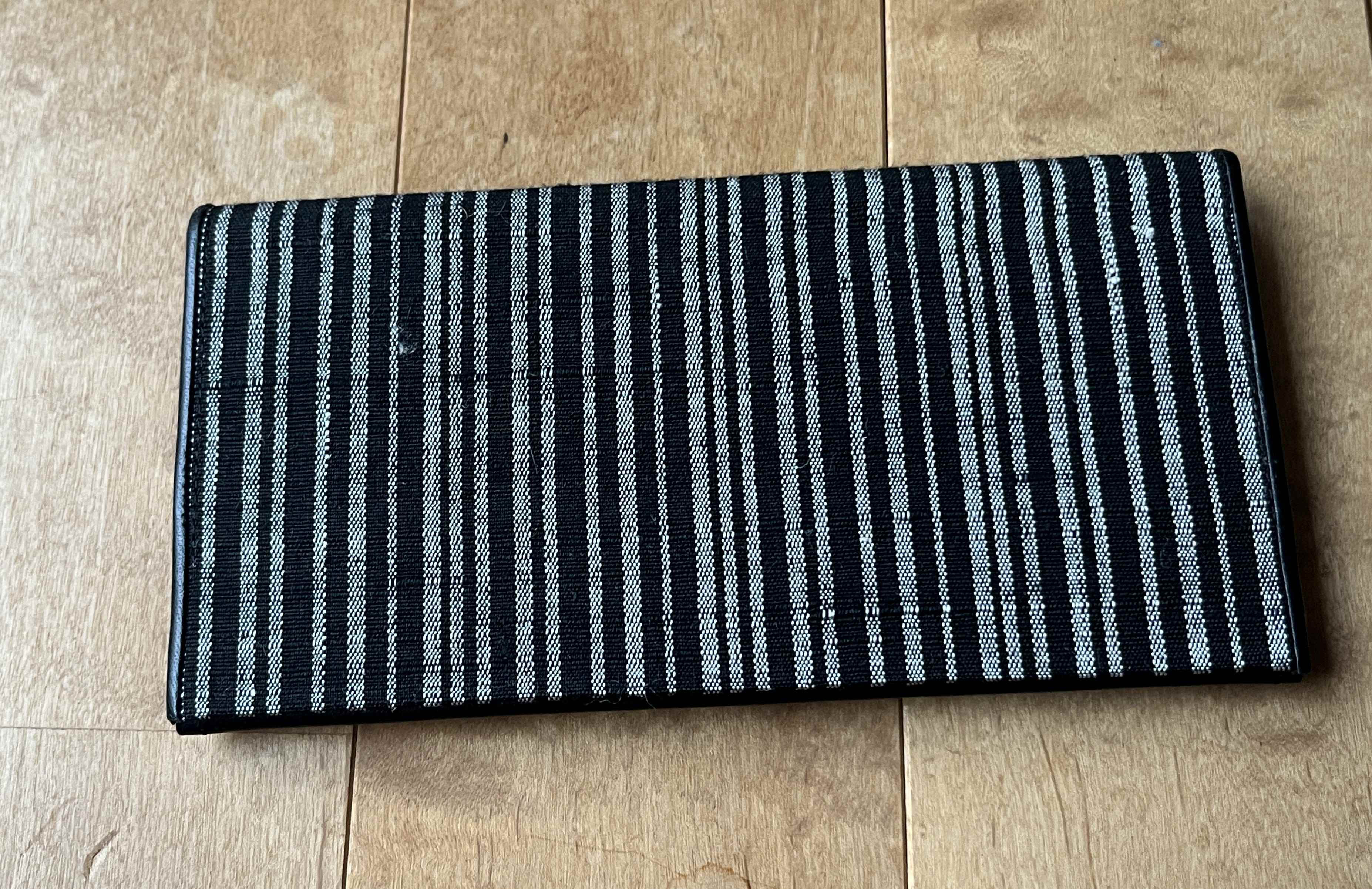 長財布　シルク　ざざんざ織　スリムな薄型長財布　黒縞