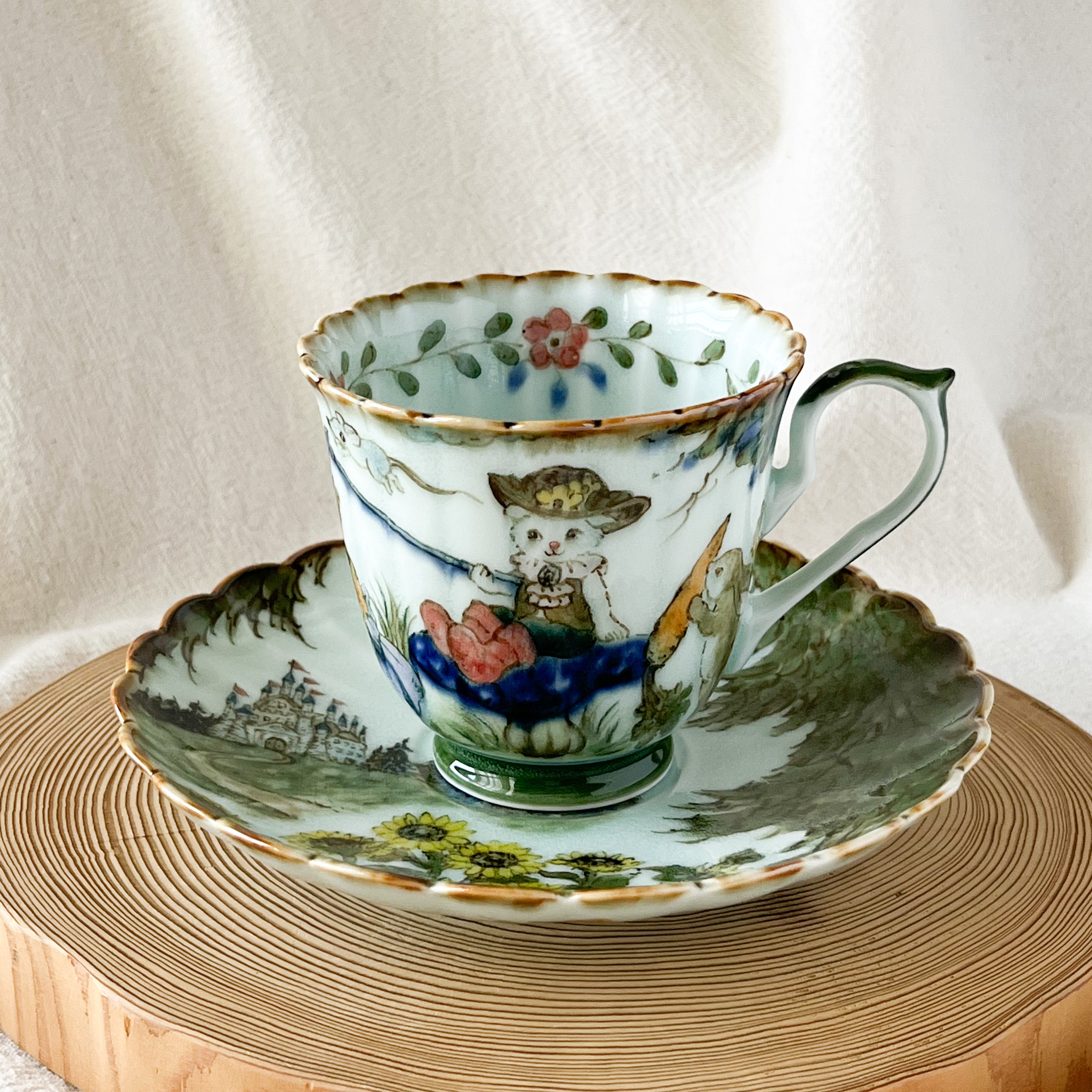 チコロット❤️すべて手描き❤️染付け❤️カップ＆ソーサー❤️童話❤️長靴をはいた猫