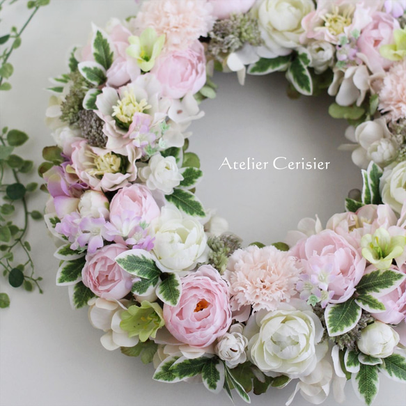 ☆ラナンキュラス クリスマスローズ カーネーション リース＜アーティフィシャルフラワー＞ホワイト ピンク 34センチ 3枚目の画像