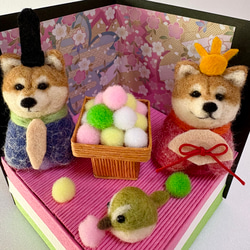 ひな祭り♡菱餅に乗った柴犬ちゃんのお雛様(羊毛フェルト) ひな祭り菱餅に乗った柴犬ちゃんのお雛様羊毛フェルト 羊毛フェルト
