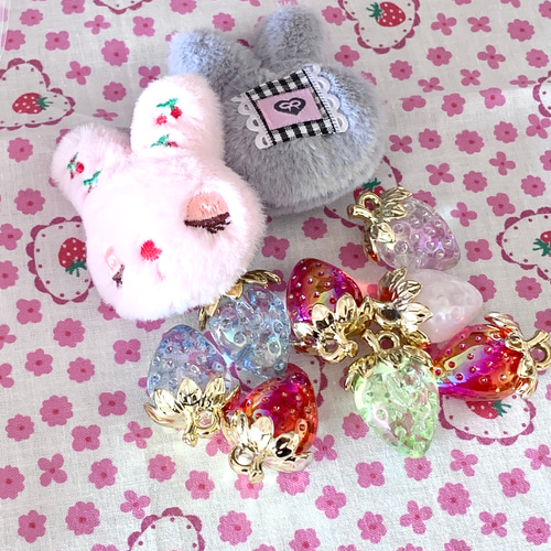 好きな組合せ受注製作/さくらんぼ刺繍ふわとろうさぎファー×透明いちご