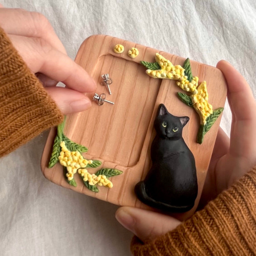 木製の猫トレーです。 春を待つミモザの猫トレイ（木製・インテリアトレイ・小物入れ)/猫の