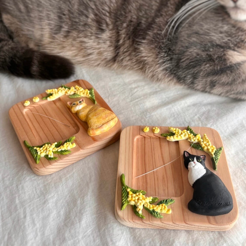 春を待つミモザの猫トレイ（木製・インテリアトレイ・小物入れ)/猫の