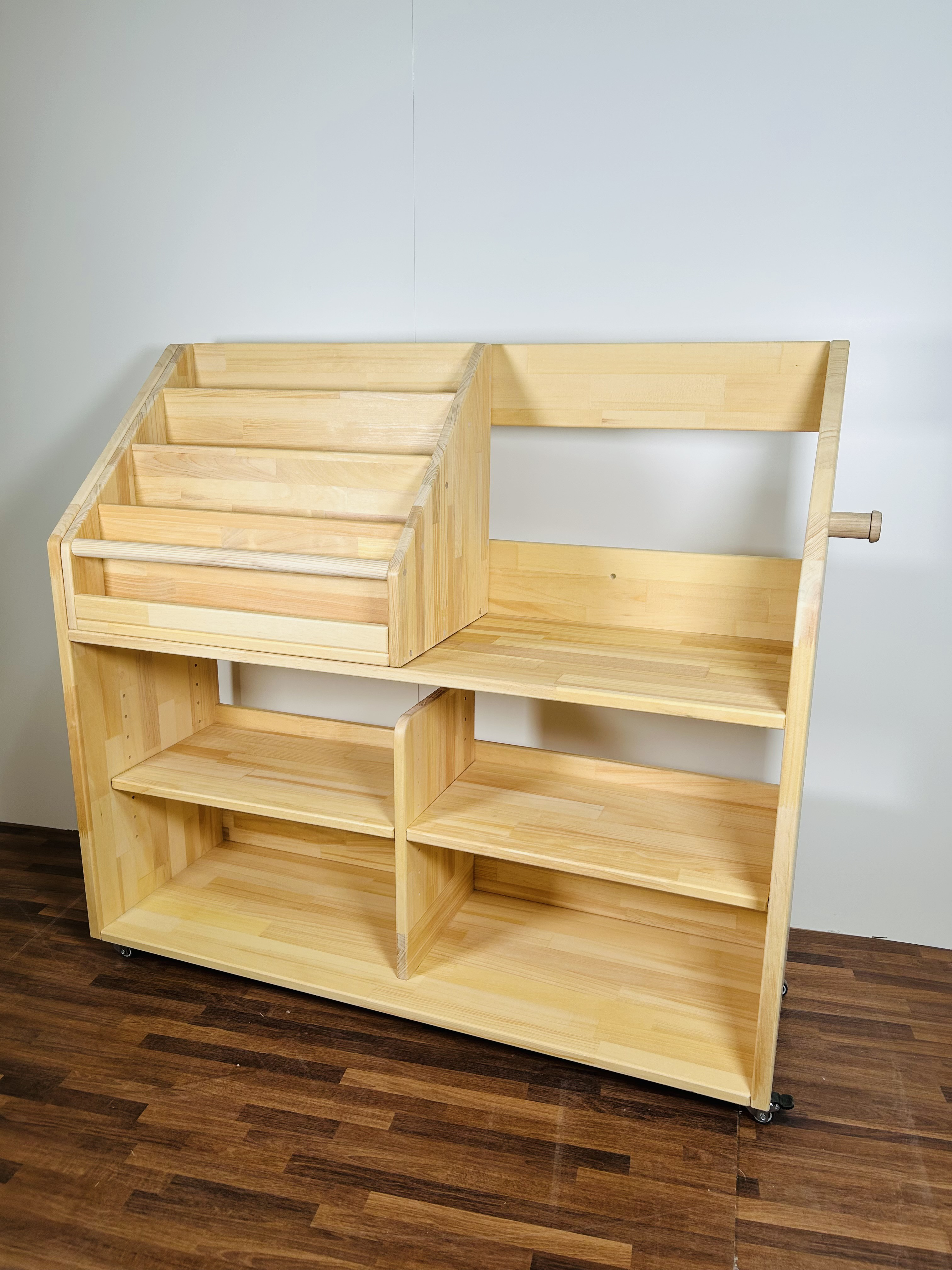 絵本棚　キャスター付き