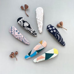 ミナペルホネン生地のヘアゴム/Choucho/ちょうちょ/リネン/刺繍/ダーク