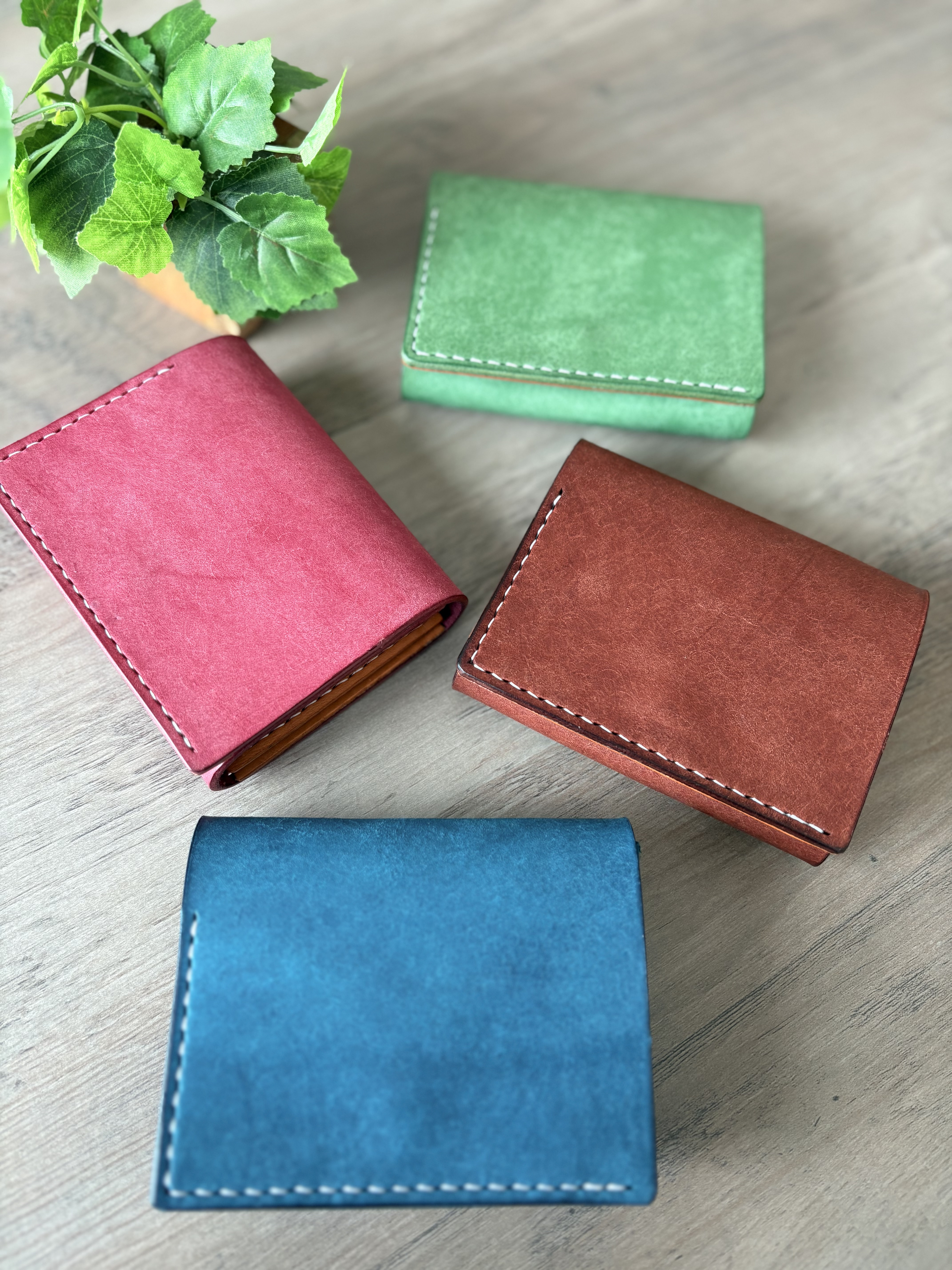 レジでスムーズなお支払い　ふたつ折り財布　イタリアンレザー×姫路レザー[ヌメ革]　小さい財布　コンパクト財布