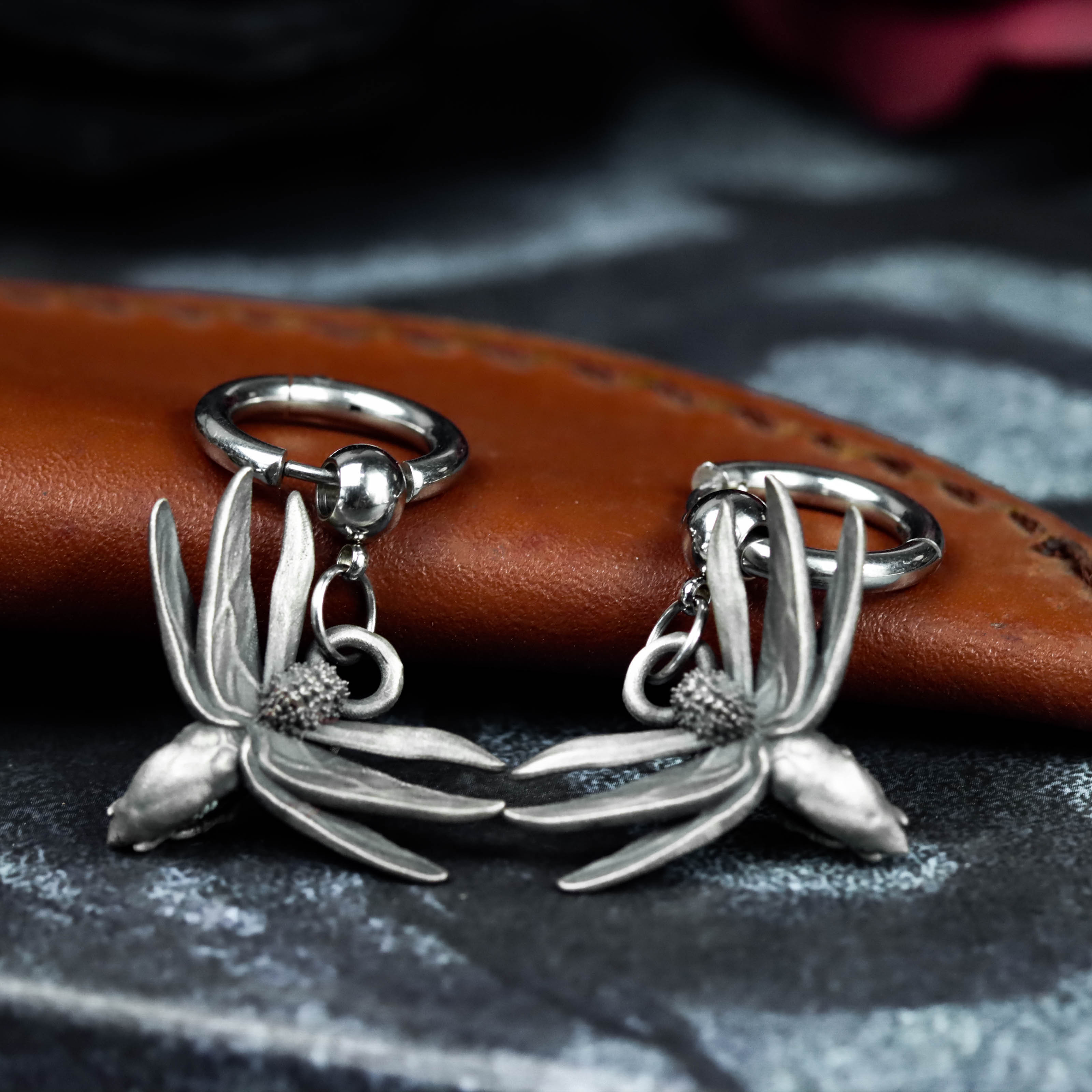 フライングビーイヤリング - 925シルバー製 羽のある昆虫のダングルデザイン