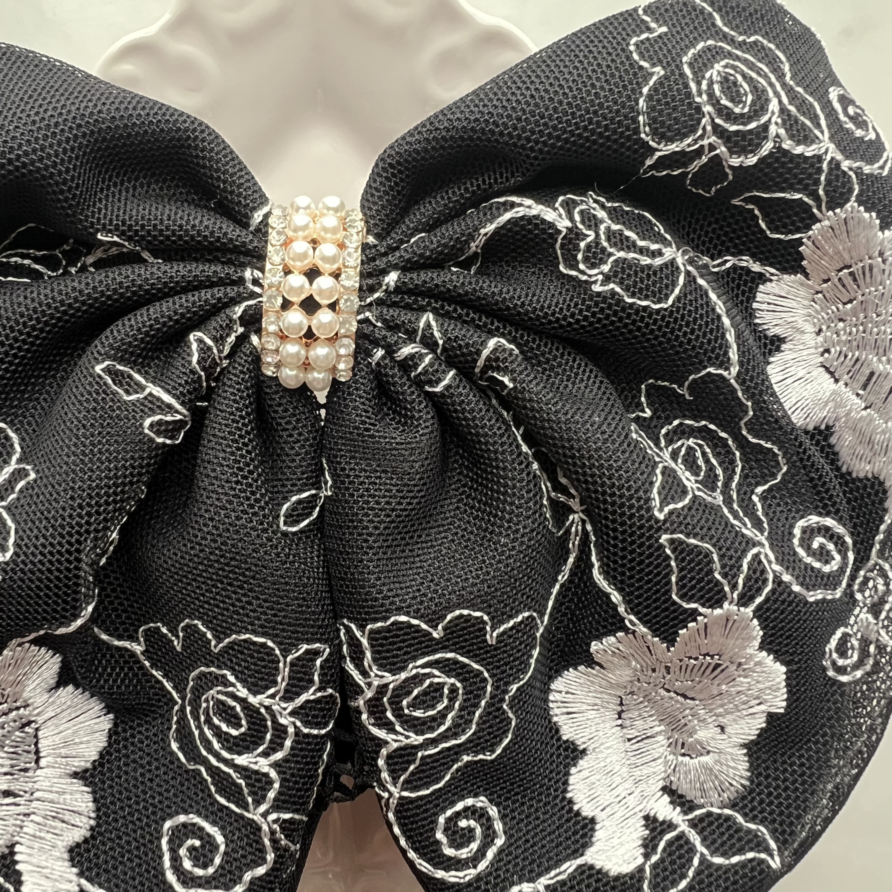 【new】ブラック×花柄レースのシニヨンネットバレッタ(薄手生地) ネット付きリボンバレッタ　黒　パール