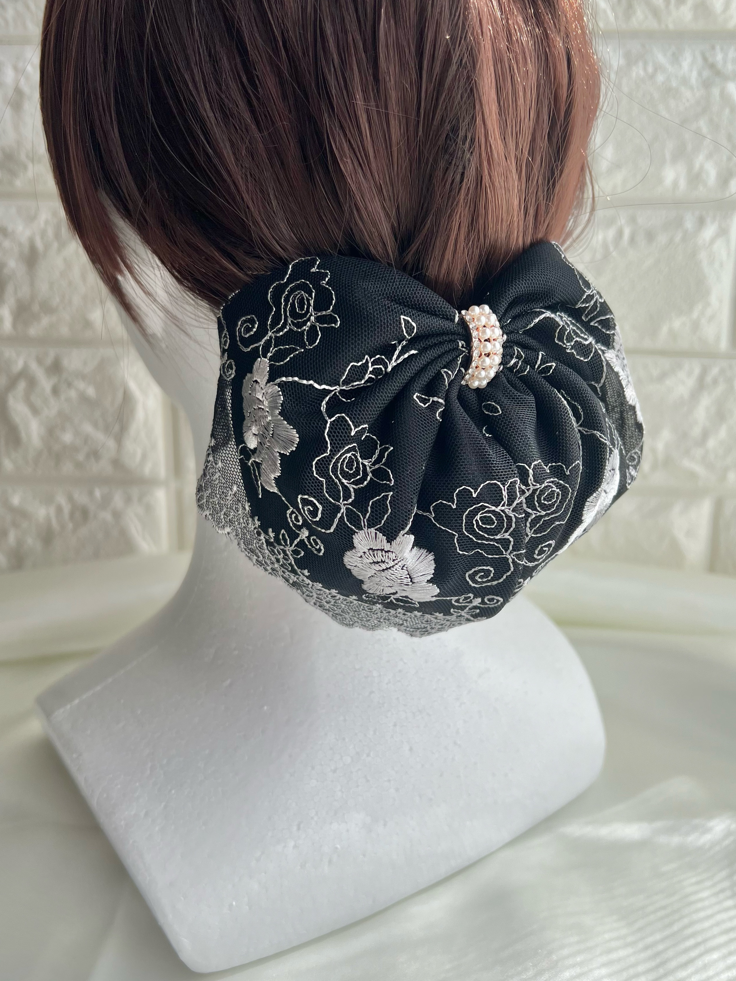 【new】ブラック×花柄レースのシニヨンネットバレッタ(薄手生地) ネット付きリボンバレッタ　黒　パール