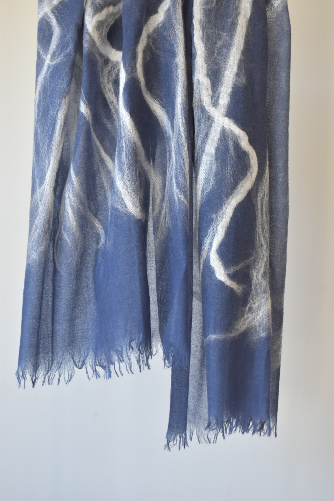 装飾シルクウールストール　｜needle punch stole ネイビー