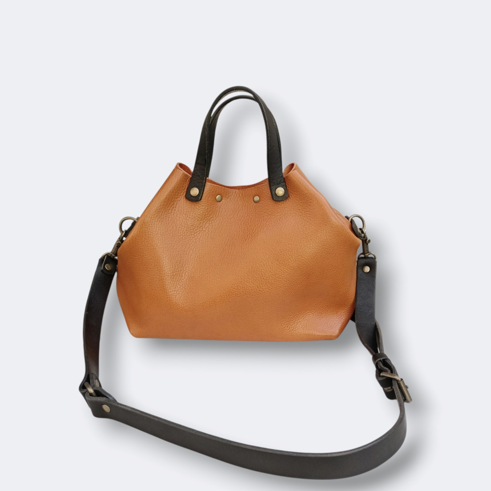 2つのデザインを楽しめる2wayレザートートバッグ(S) キャメル【OR3019S】