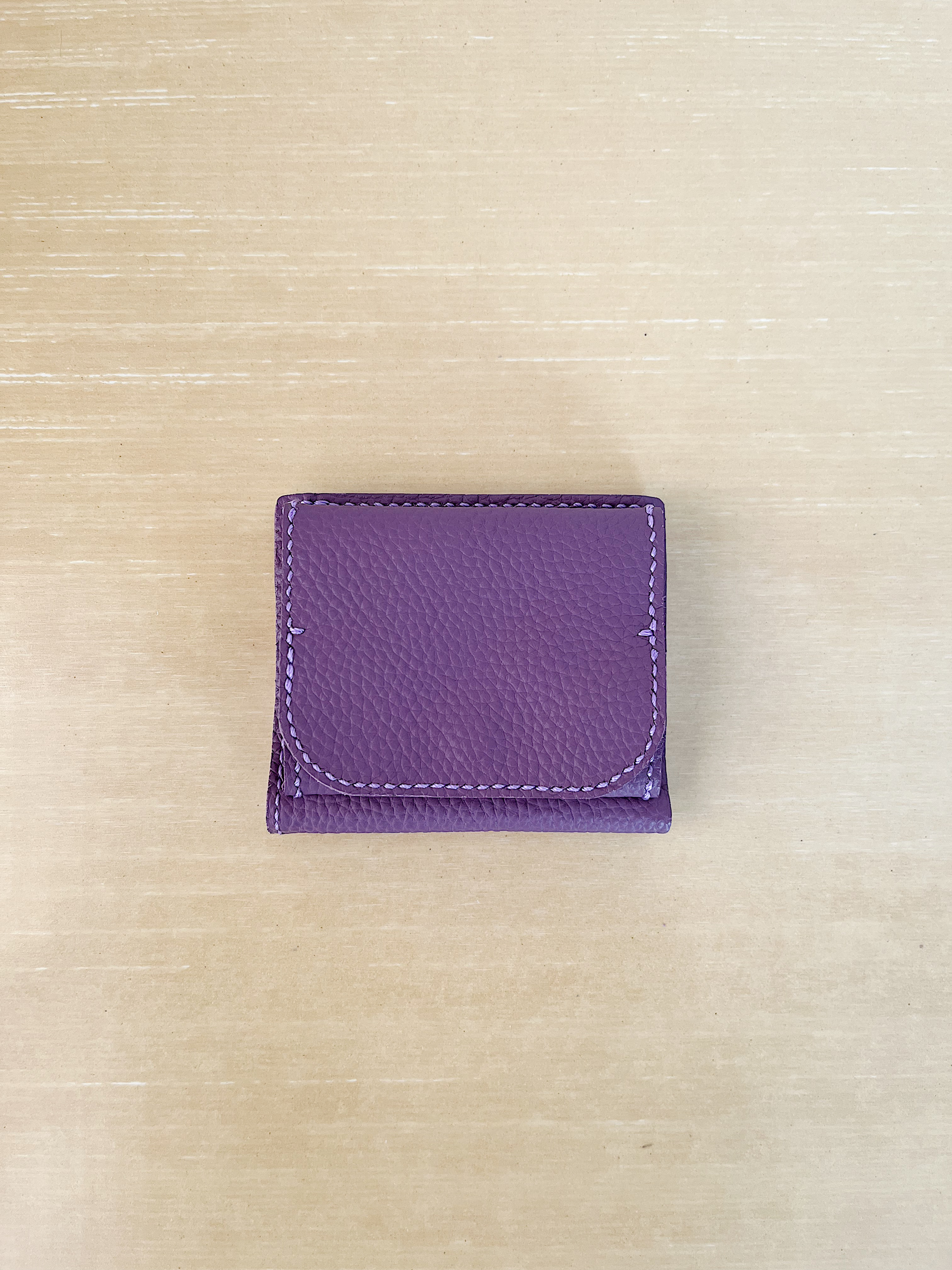 本革二つ折り財布　外付け小銭入れ　BOX型小銭入れ  シュリンクレザー　手縫い