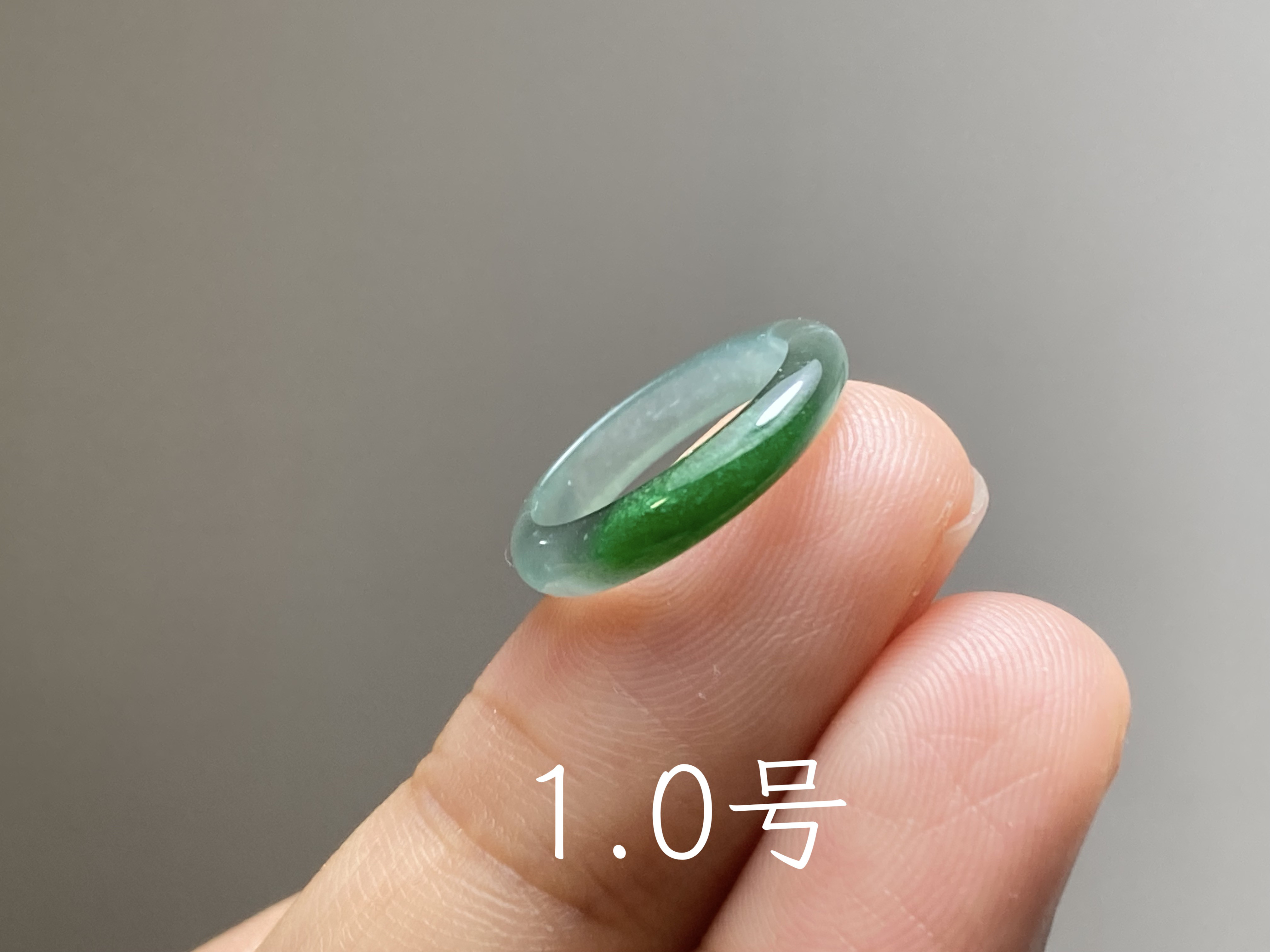 L15-234 ピンキーリング 氷種 1.0号 薄青深緑 グアテマラ産 A貨 本翡翠 くりぬき リング