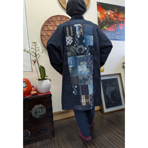 絣色々パッチワークと大島の前開きリバーシブルコート（絣のストール