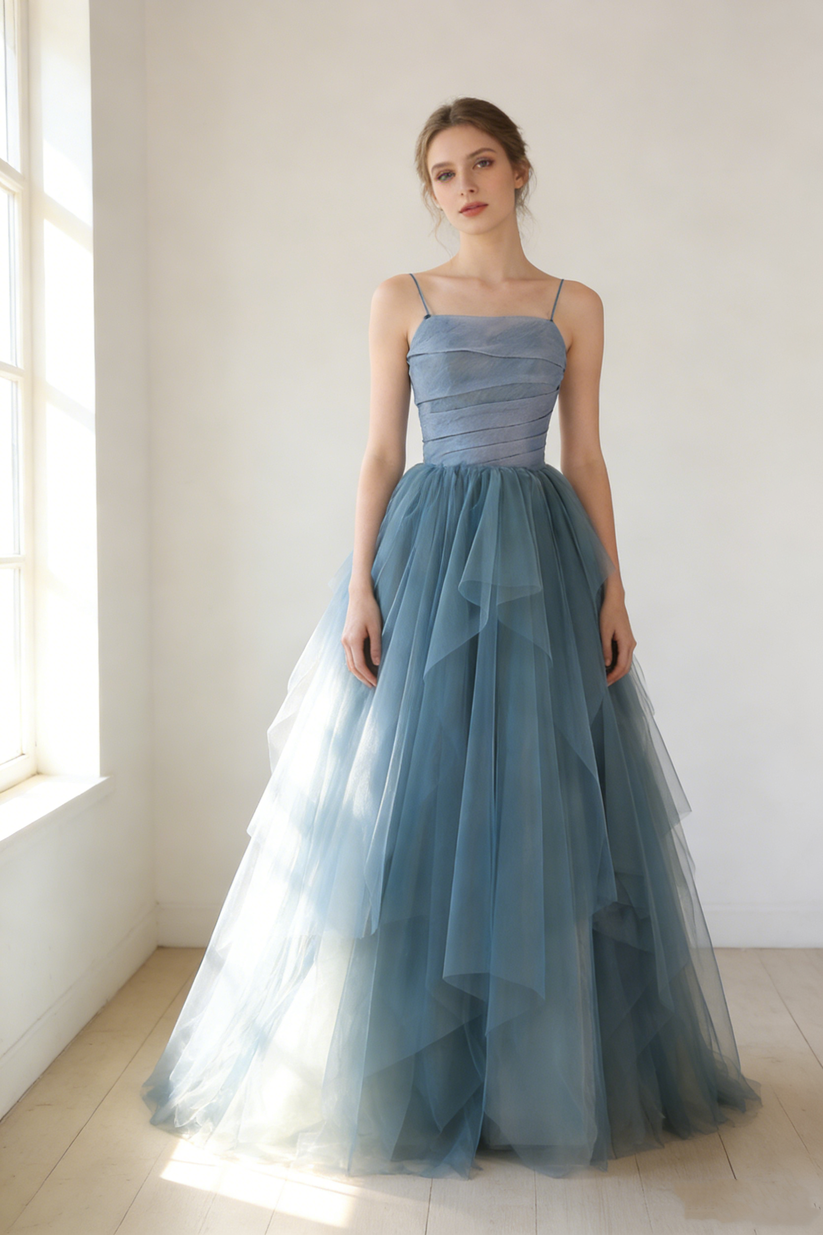 送料無料！カラードレス ハンドドレープ ブルーグレー ラッフルフリル キャミソール 柔らかく重ねたチュールスカート 花嫁