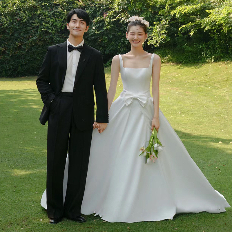 ウェディングドレス 白 黒 サテン リボン ノースリーブ 韓国風 花嫁 誕生日 成人式 前撮り お呼ばれ AK806