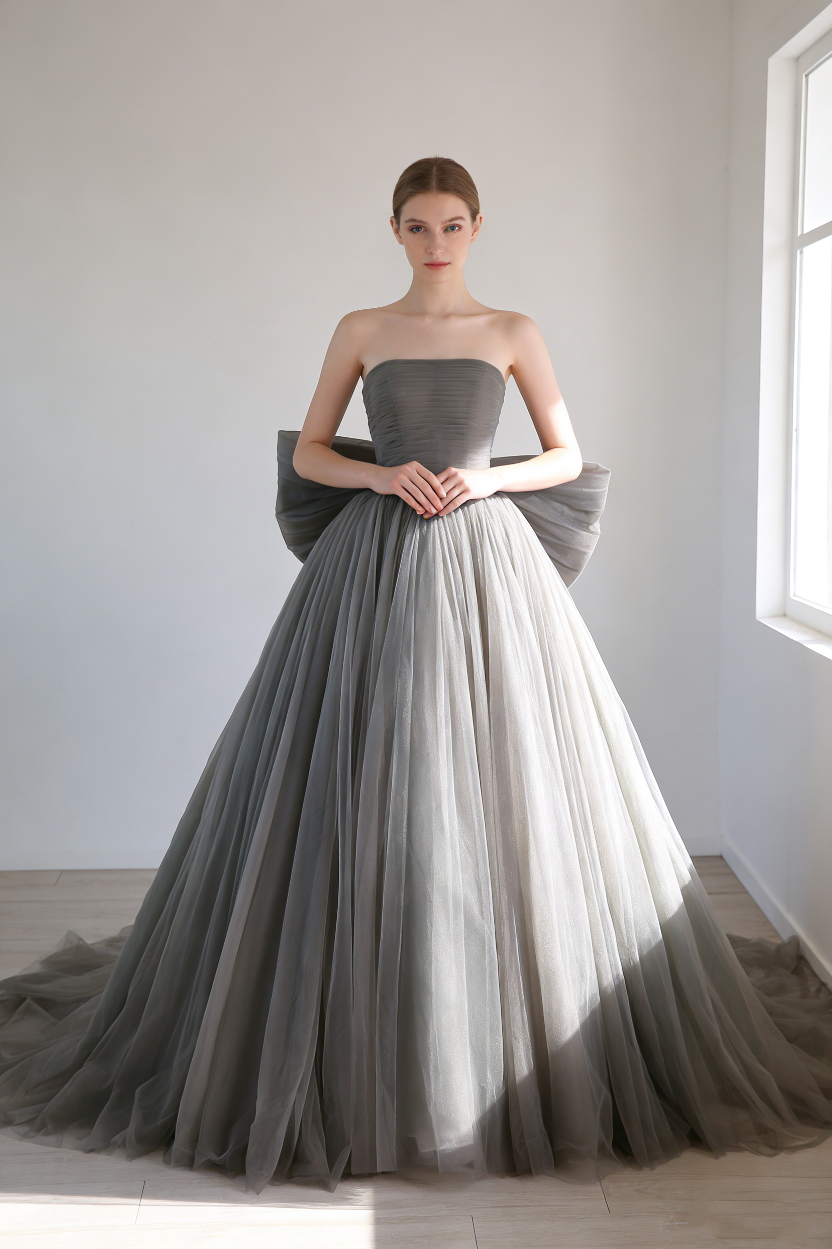 送料無料！カラードレス  ふっくら柔らかなバックリボン グレー 編み上げ  ビスチェドレス チュールスカート 結婚式