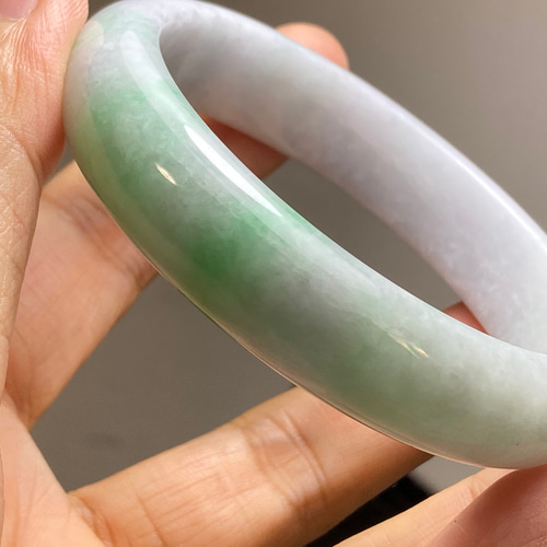 おすすめ✨新品✨天然翡翠 バングル ミャンマー　A貨　無含浸無着色　サイズ57 BG9-54 白底若緑 57.0mm ミャンマー産 A貨 本翡翠 バングル バングル