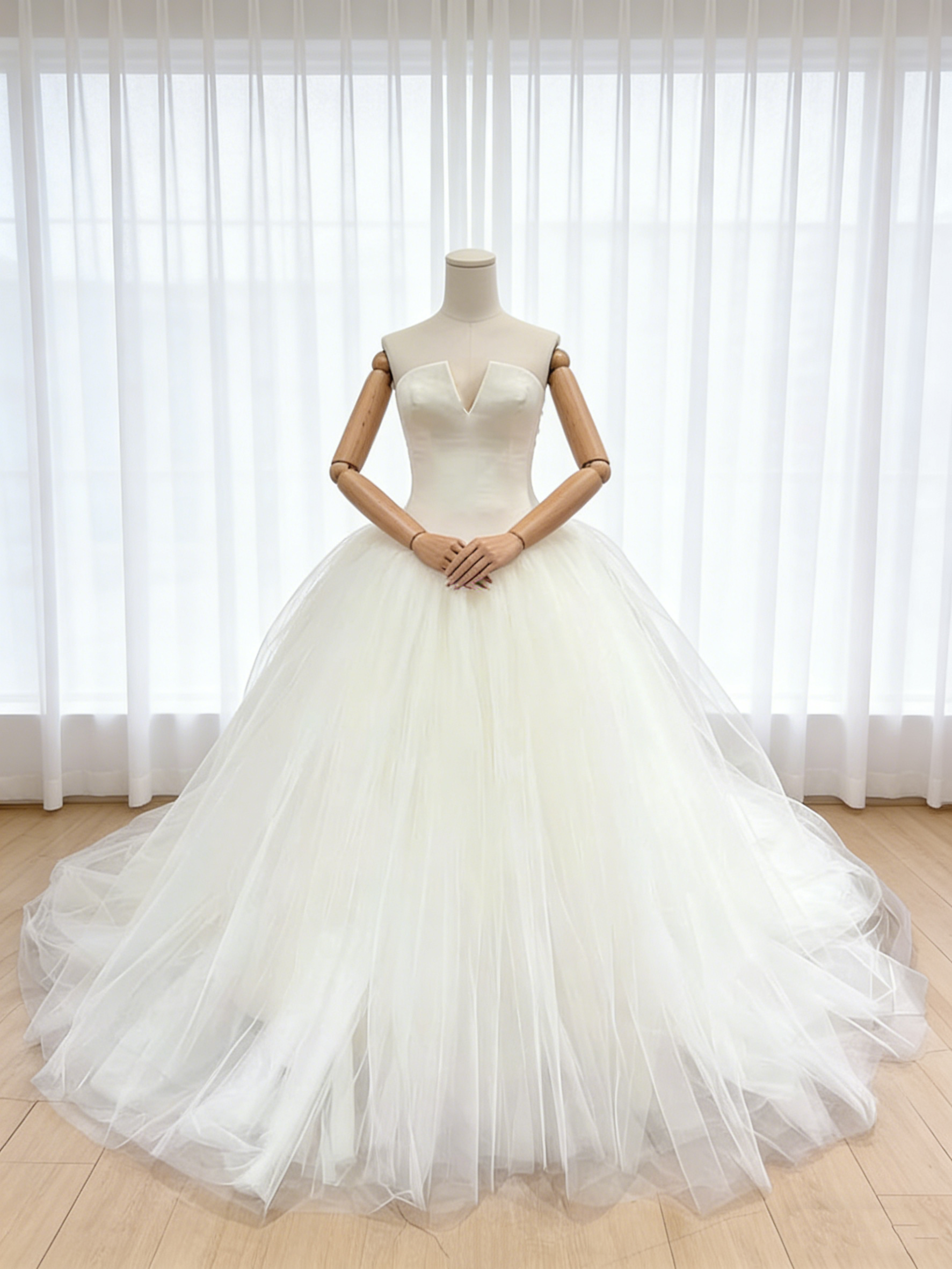 送料無料！ウェディングドレス チュールドレス フレアスカート ビスチェドレス オフホワイト ブライダル エアリー感 47,700円