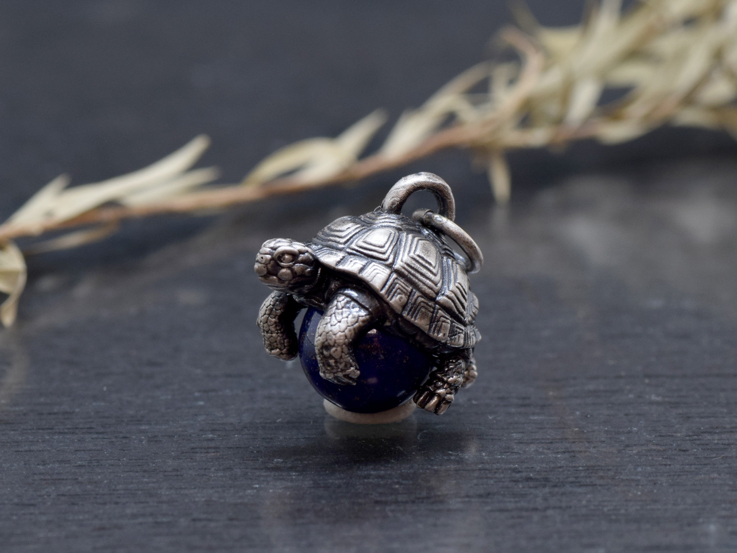 限定1点　身守りリクガメ玉ペンダント　ラピスラズリ　革ヒモネックレス付き