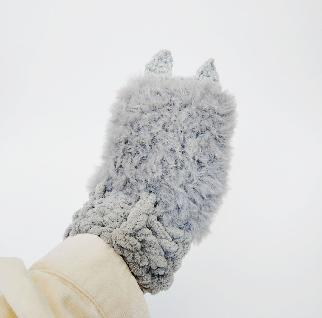 猫好きさんへ　ふわふわねこハンドウォーマー　グレー　手袋　スマホ対応手袋　編み物　プレゼント