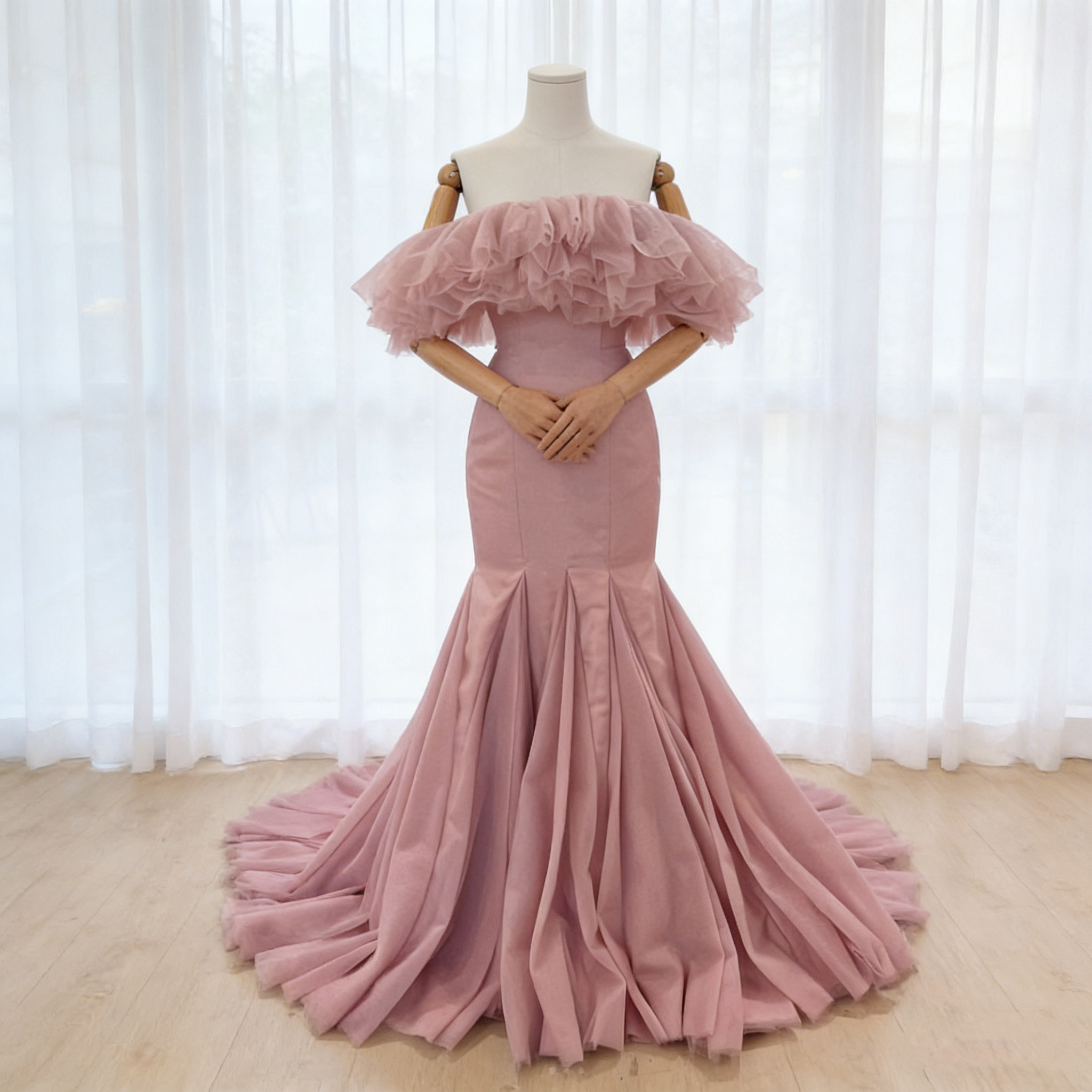 送料無料！カラードレス オフショルダー 編み上げ ピンク マーメイドライン トレーン 優雅なシルエット 細見えシルエット