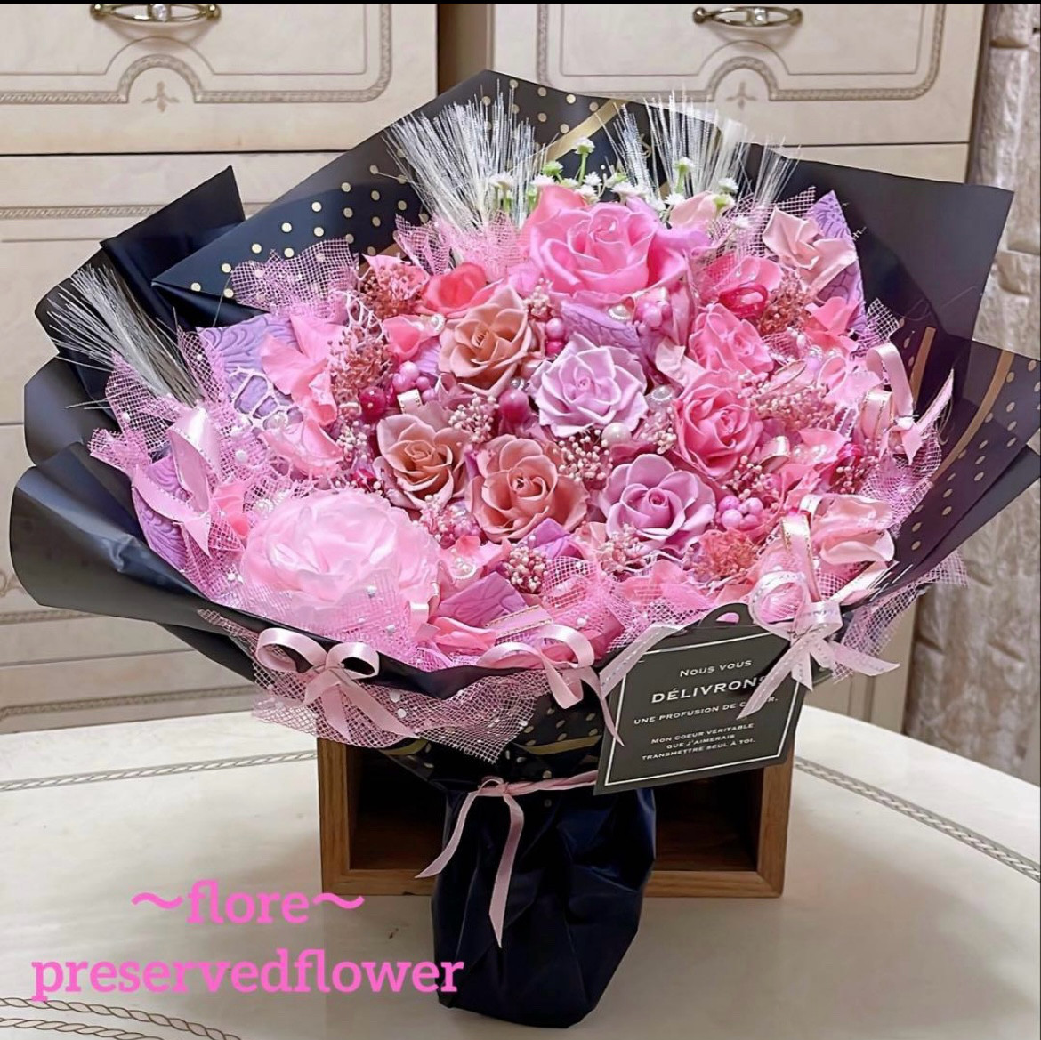 【送料無料、ラッピング込み】✨特大✨大人気の花束✨赤バラプリザーブドフラワー＆アーティフィシャルアレンジ✨✨