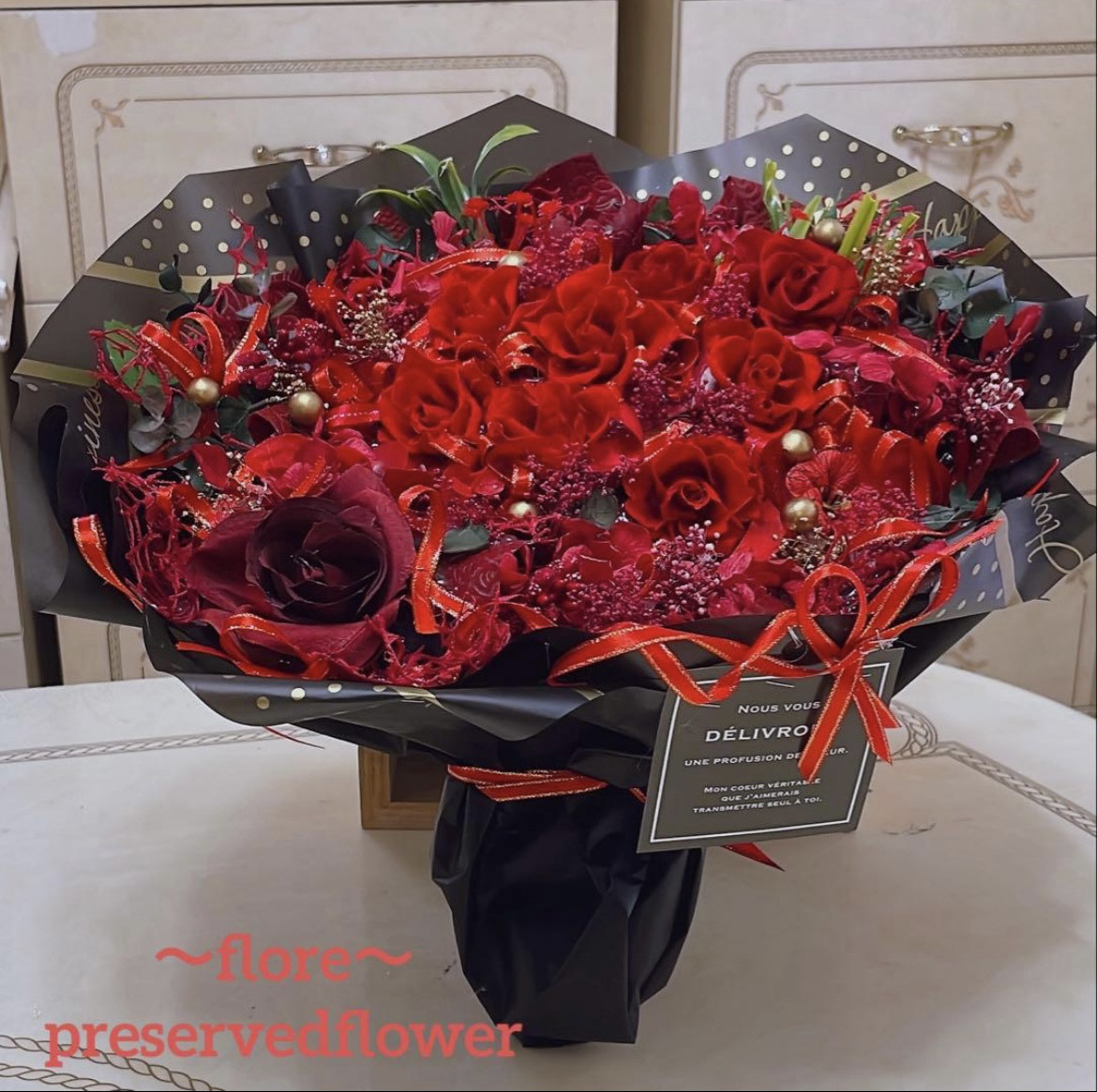 【送料無料、ラッピング込み】✨特大✨大人気の花束✨赤バラプリザーブドフラワー＆アーティフィシャルアレンジ✨✨