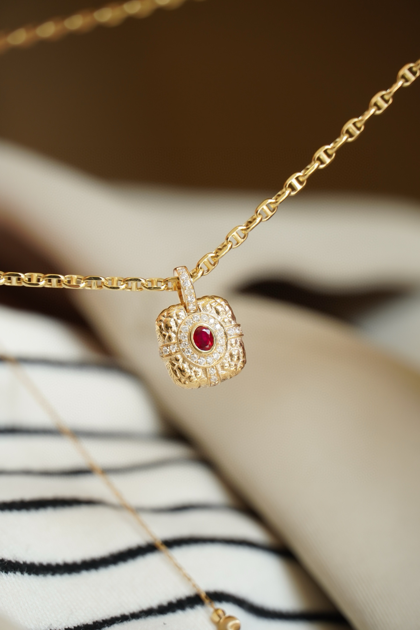 「法式」K18  天然ルビー　天然ダイヤモンド　純愛　女性　女王　ペンダントのみ