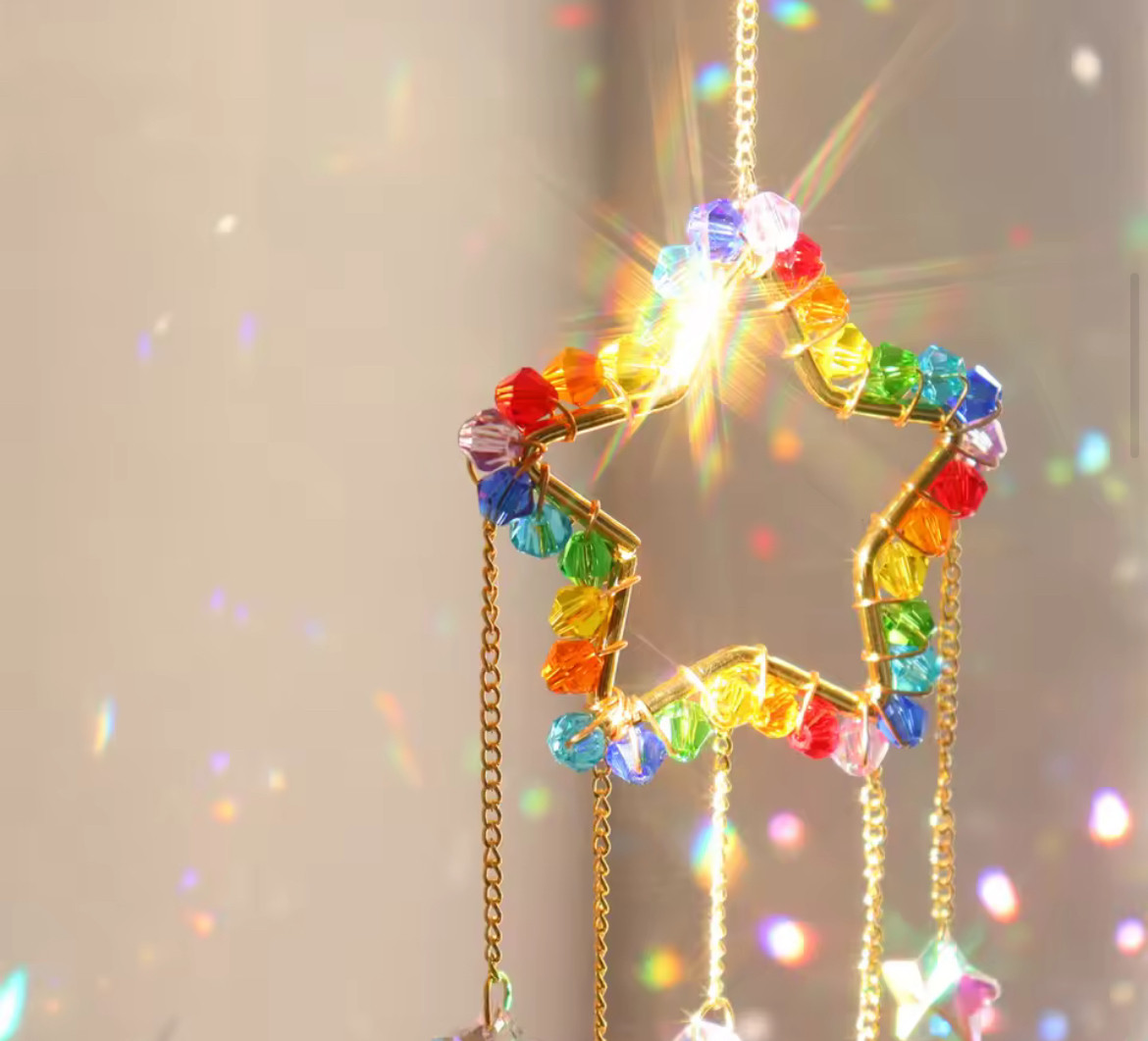 【光を運ぶ】 天使の窓飾り 光輝く エンジェル サンキャッチャー  壁飾り インテリア ＃天使