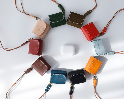 TOM FORDネックストラップ AirPods Pro ケース カラー　カーキ TOM FORDネックストラップ AirPods Pro ケース カラー カーキ